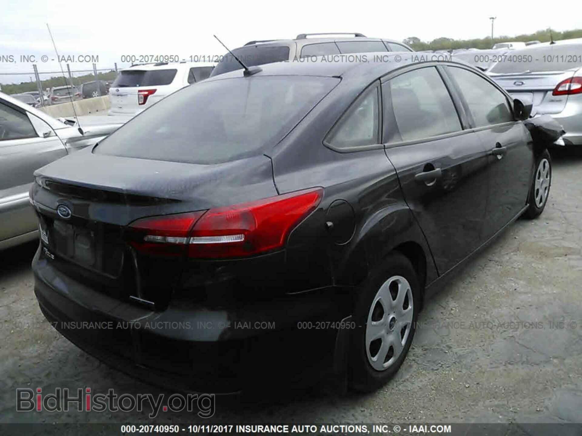 2016 Ford Focus - VIN: 1FADP3E22GL281564 - Photo 4