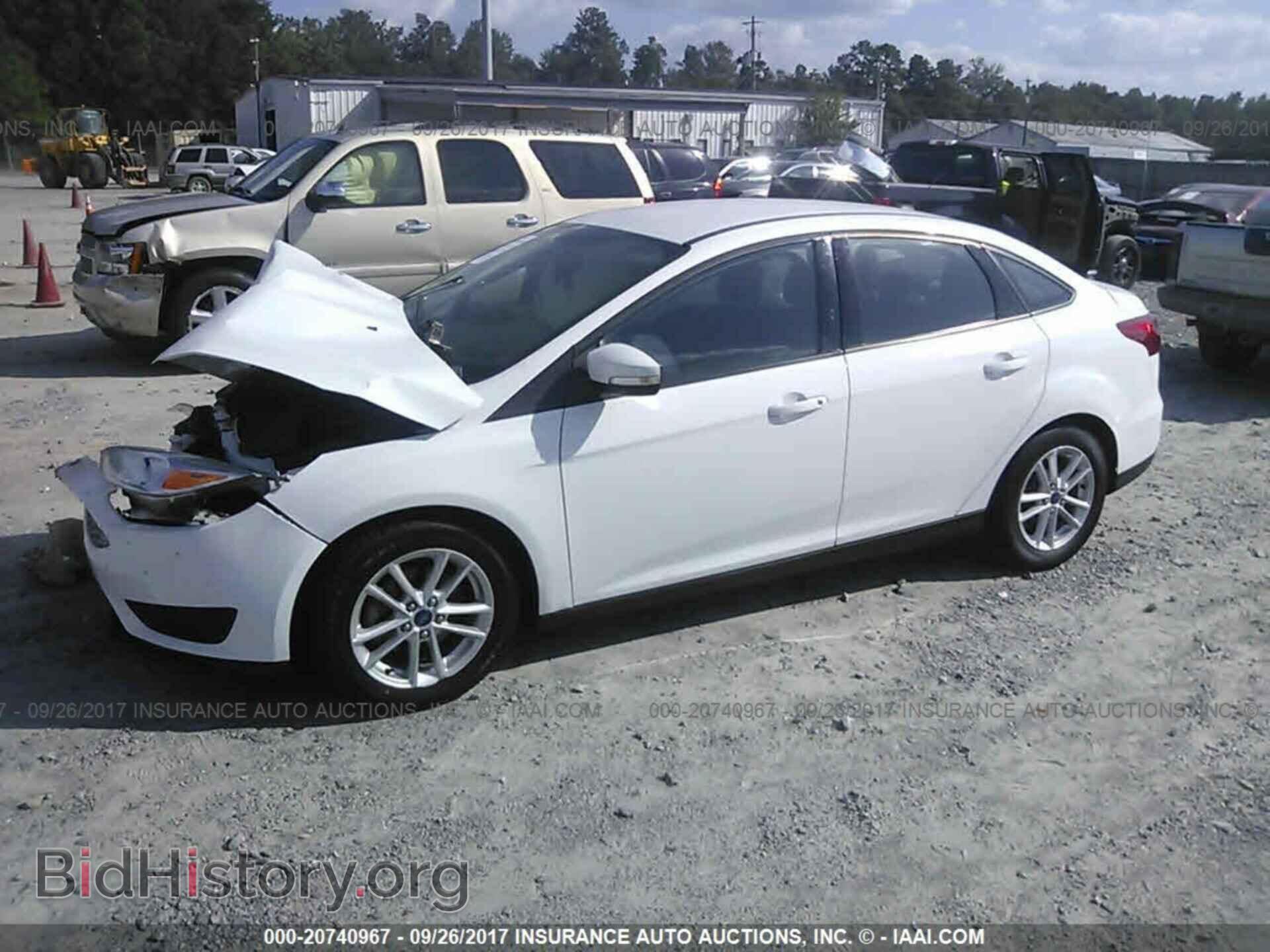 2015 Ford Focus - VIN: 1FADP3F29FL242533 - Photo 2