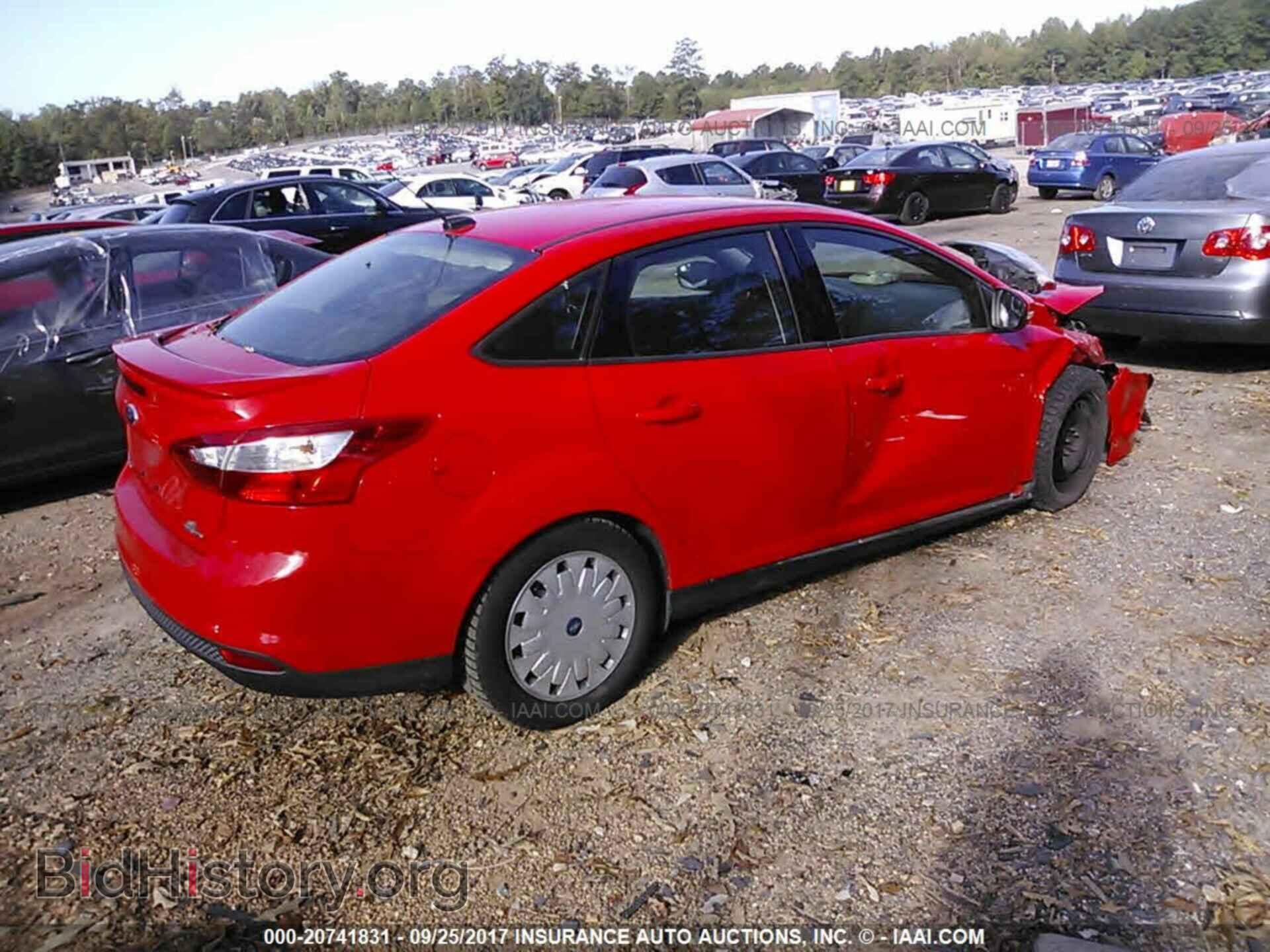 2014 Ford Focus - VIN: 1FADP3F2XEL104868 - Photo 4