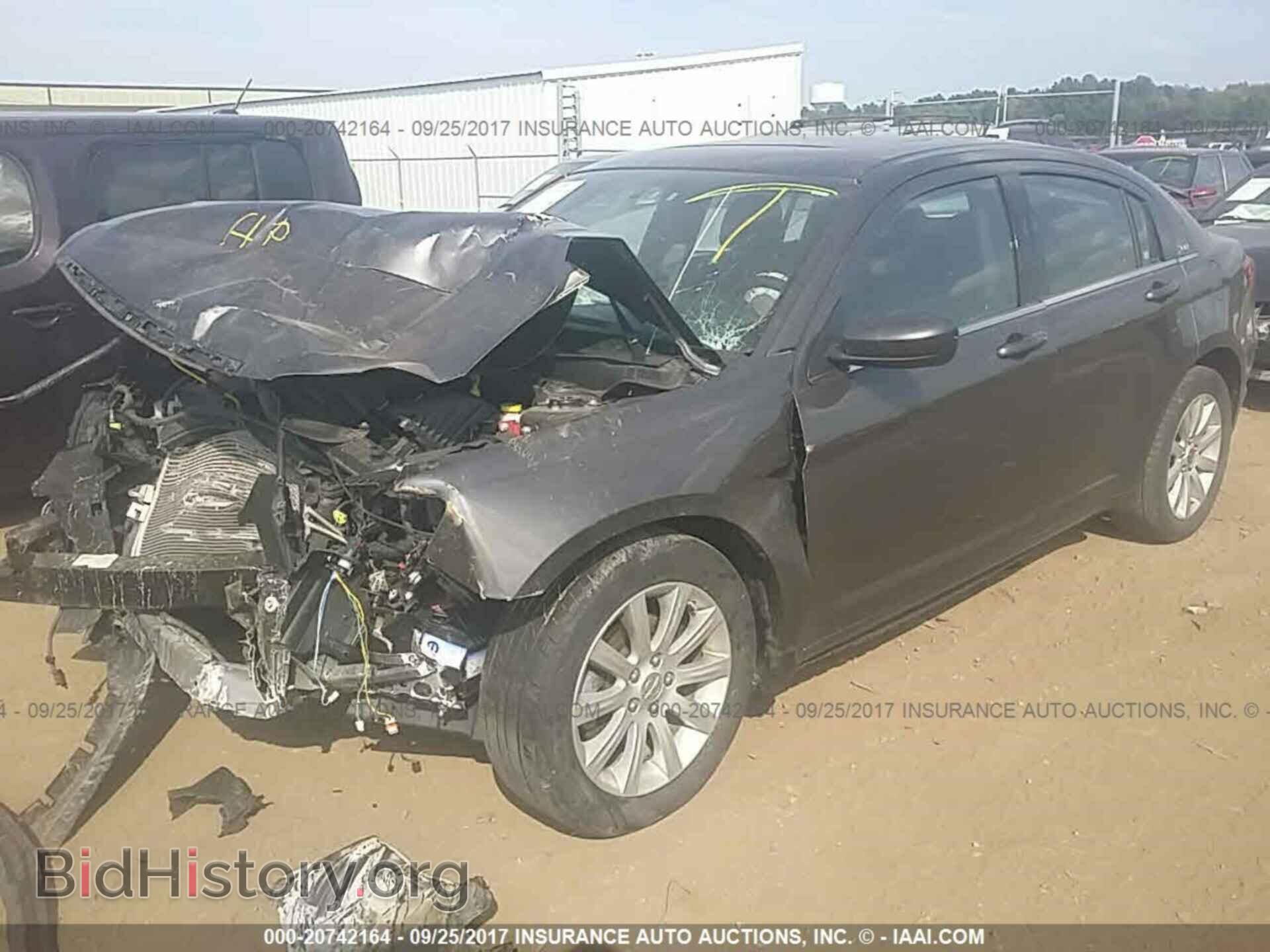 2014 Chrysler 200 - VIN: 1C3CCBBBXEN179970 - Photo 2