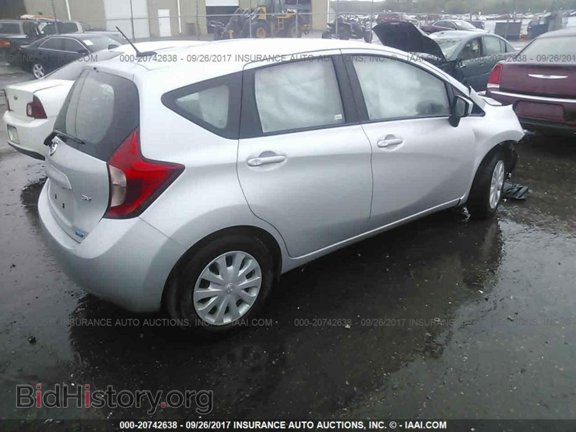 2016 Nissan Versa note - VIN: 3N1CE2CP1GL364754 - Photo 4