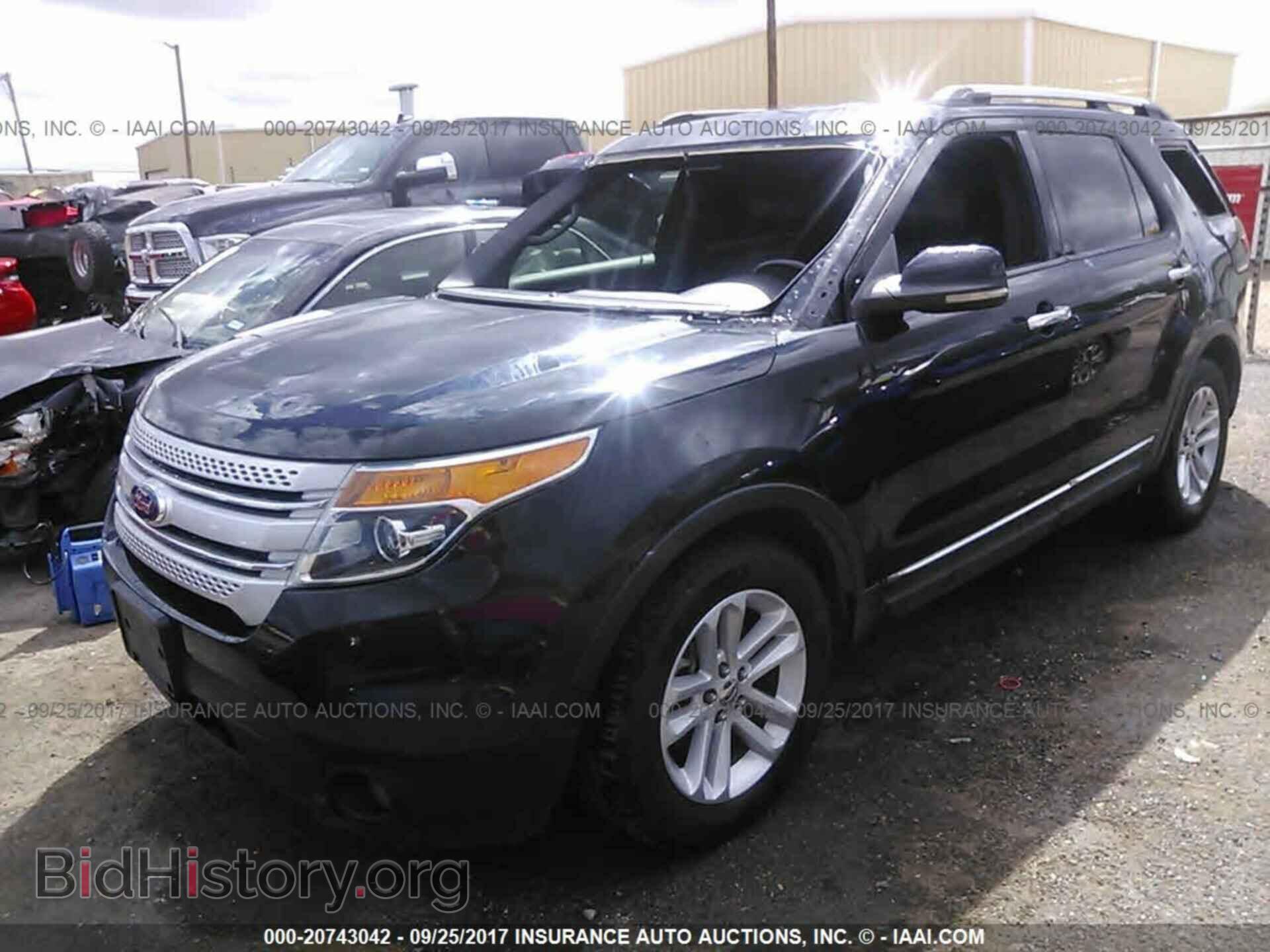 2011 Ford Explorer - VIN: 1FMHK7D87BGA31970 - Фото 2
