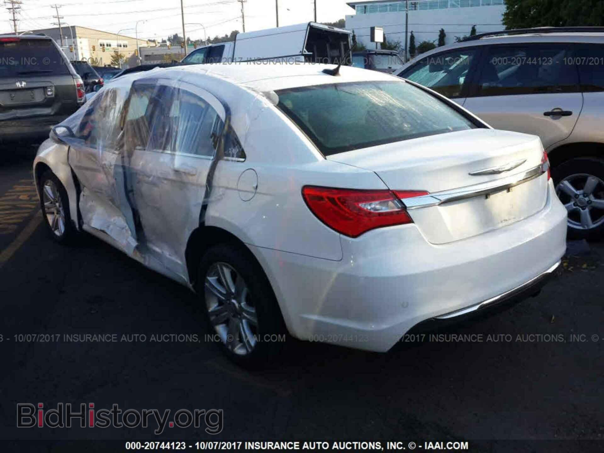 2011 Chrysler 200 - VIN: 1C3BC1FB0BN626429 - Фото 3