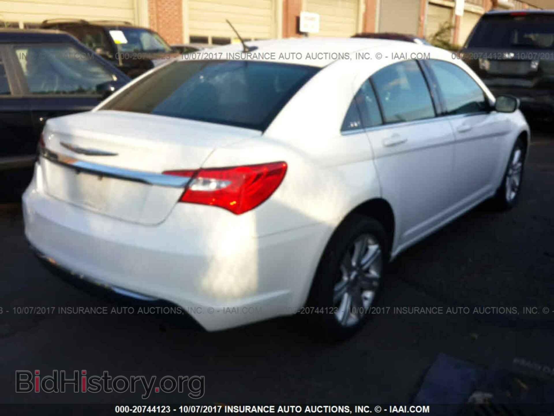 2011 Chrysler 200 - VIN: 1C3BC1FB0BN626429 - Фото 4