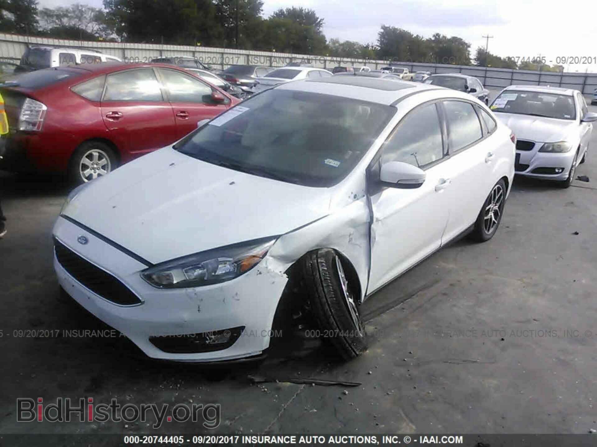 2017 Ford Focus - VIN: 1FADP3H20HL249175 - Фото 2