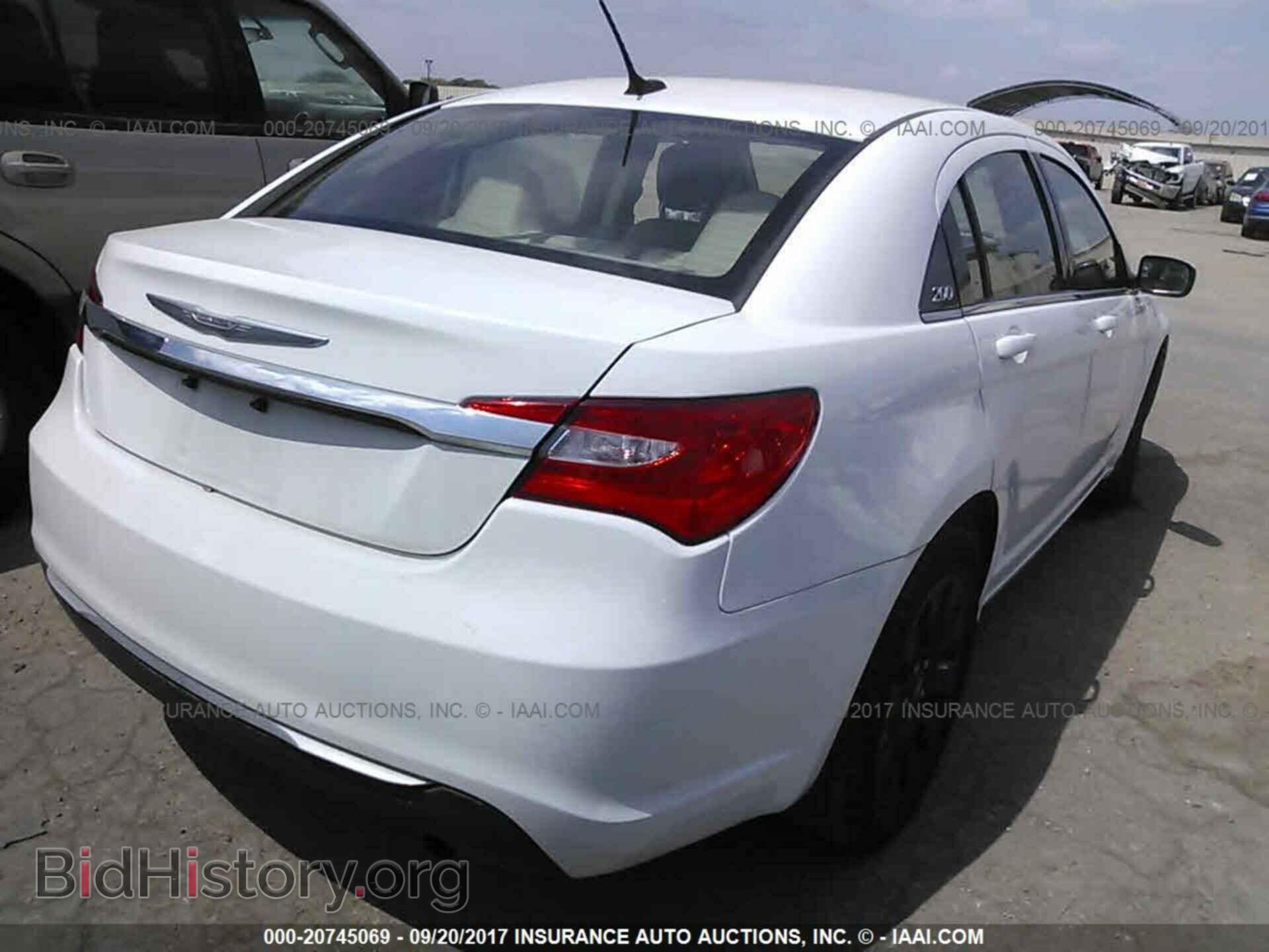 2013 Chrysler 200 - VIN: 1C3CCBAB4DN561251 - Photo 4