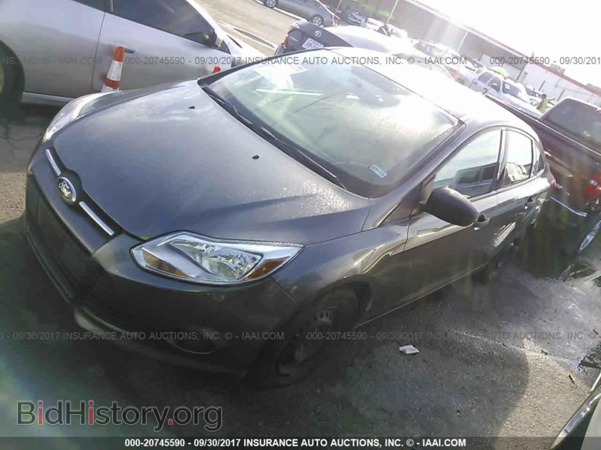 2014 Ford Focus - VIN: 1FADP3E22EL236671 - Фото 2