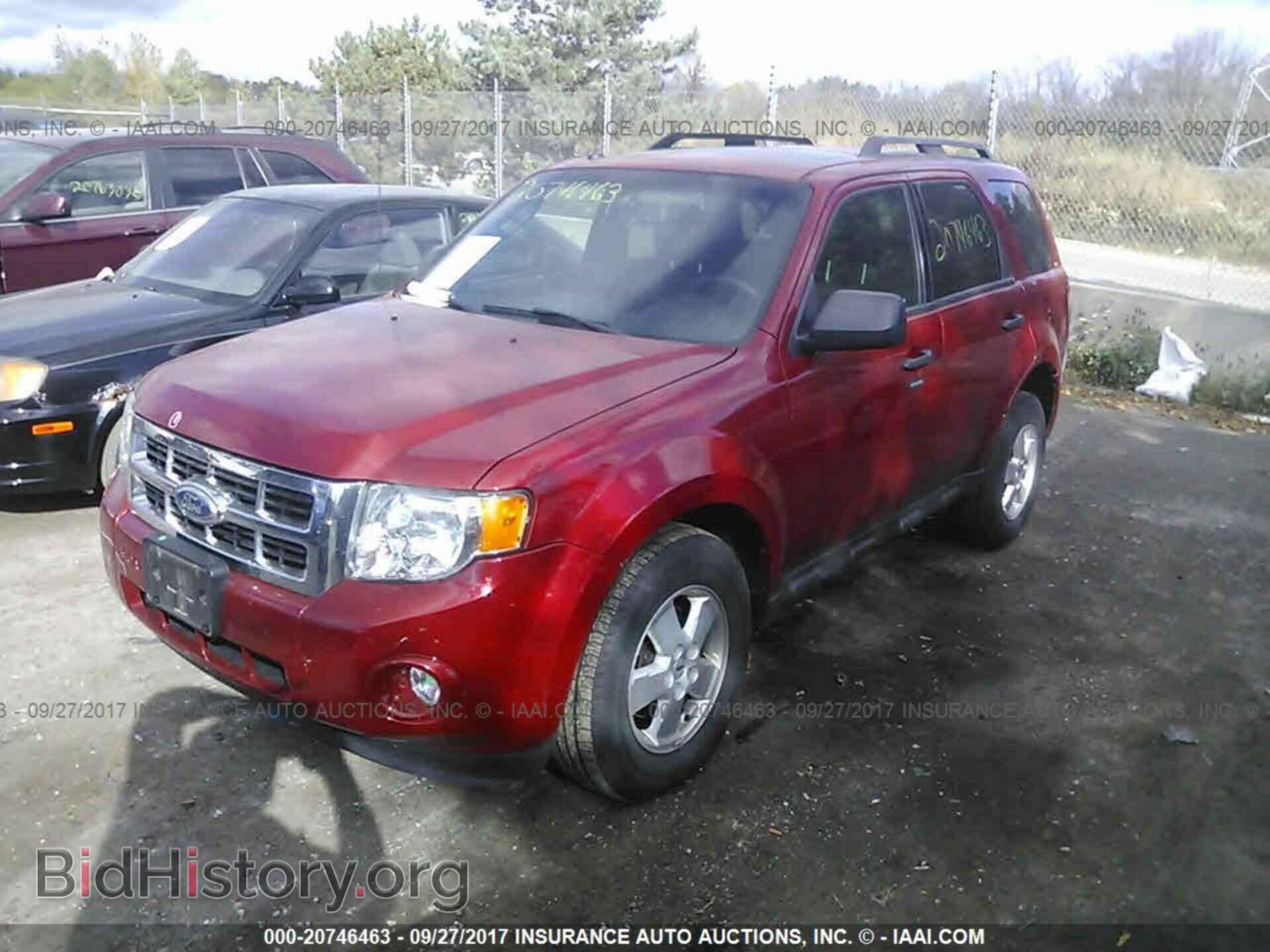 2011 Ford Escape - VIN: 1FMCU0DG8BKB10886 - Photo 2