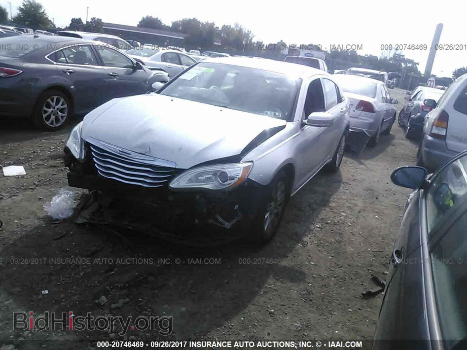 2012 Chrysler 200 - VIN: 1C3CCBAB5CN296046 - Фото 2