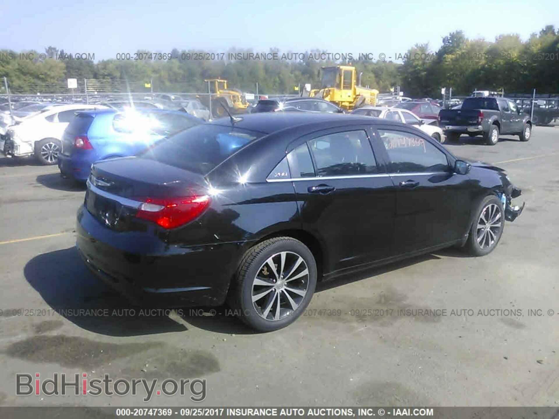 2012 Chrysler 200 - VIN: 1C3CCBHG1CN306041 - Photo 4