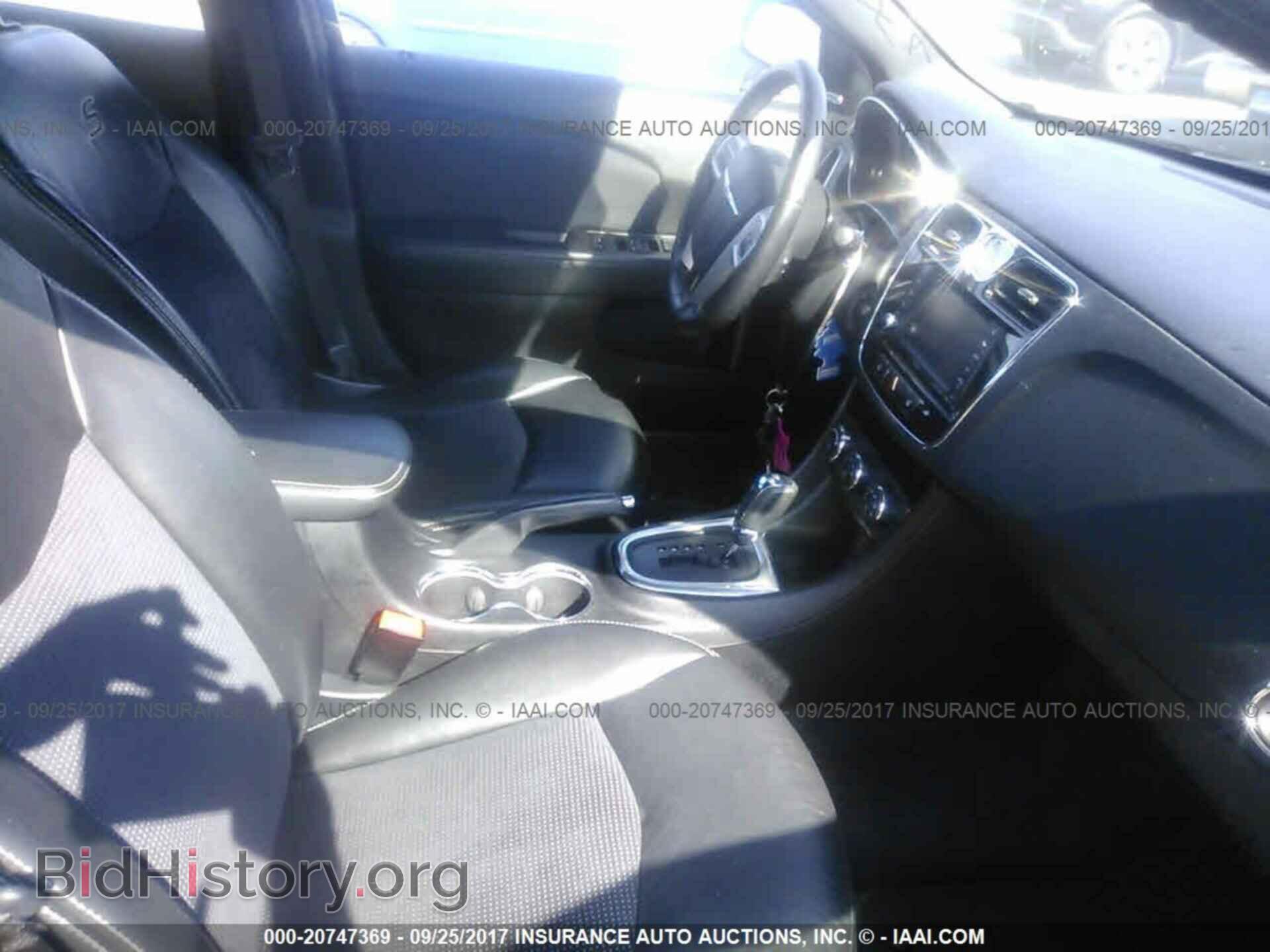 2012 Chrysler 200 - VIN: 1C3CCBHG1CN306041 - Photo 5