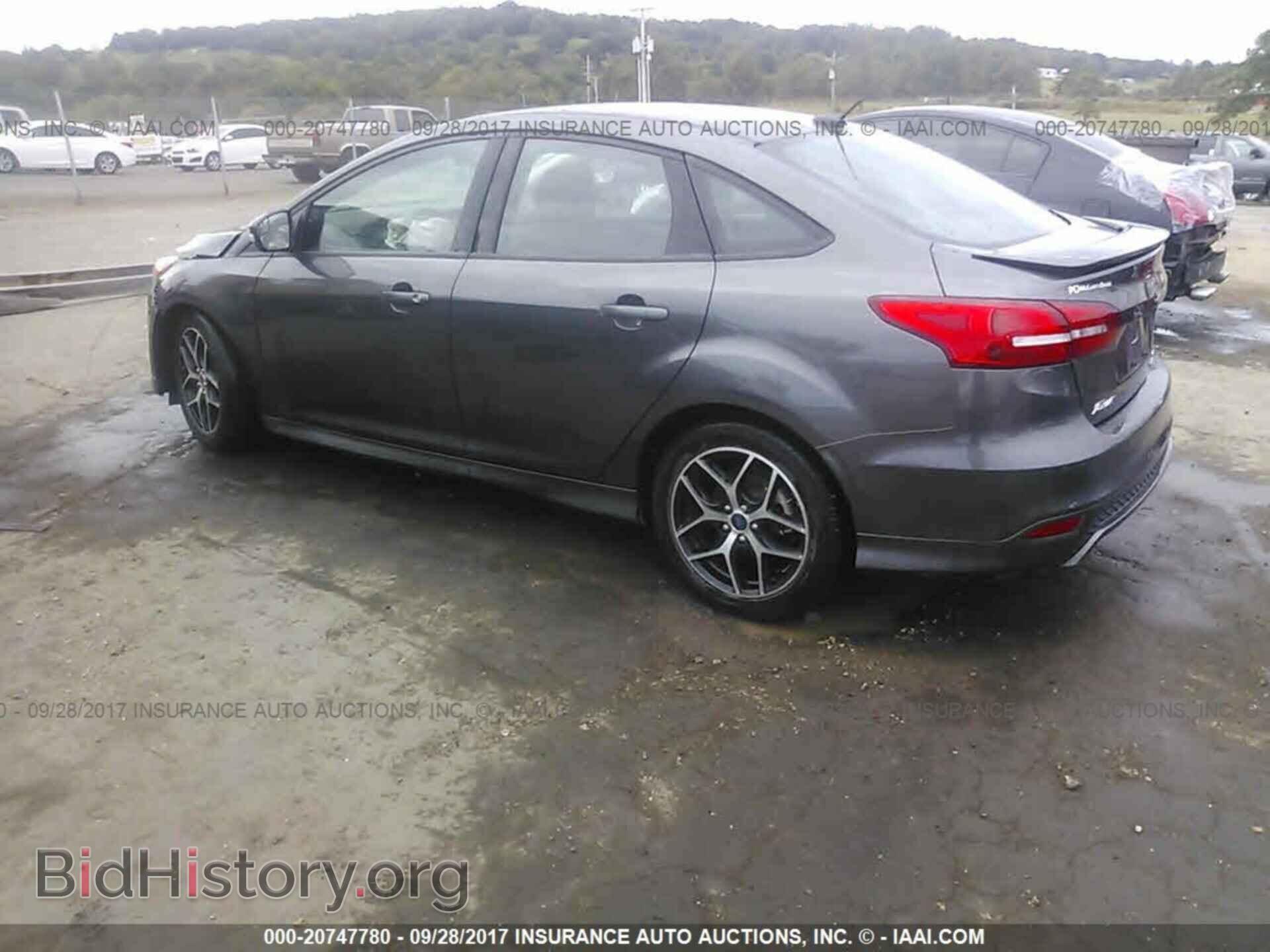 2016 Ford Focus - VIN: 1FADP3F2XGL300652 - Фото 3