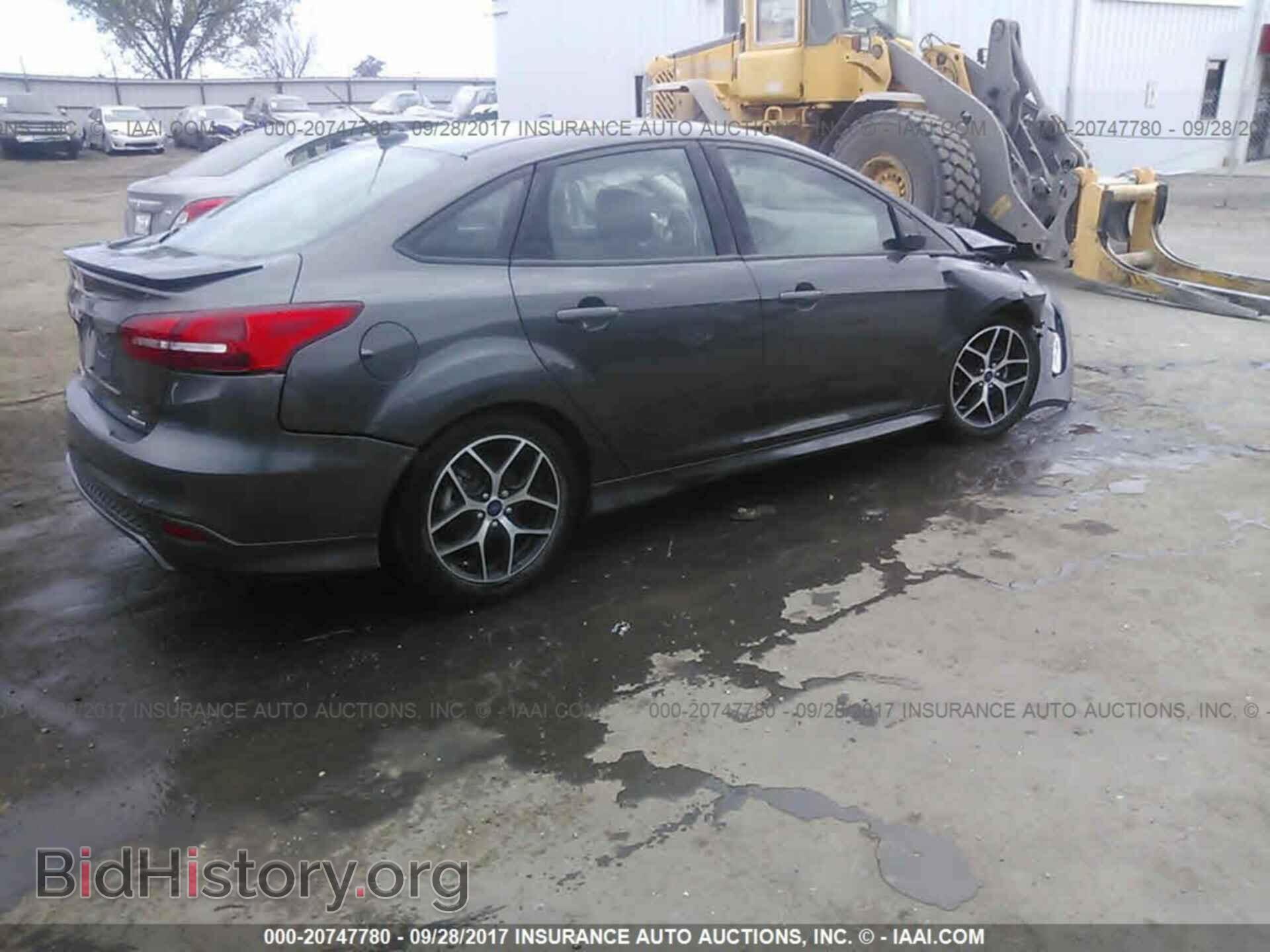 2016 Ford Focus - VIN: 1FADP3F2XGL300652 - Фото 4