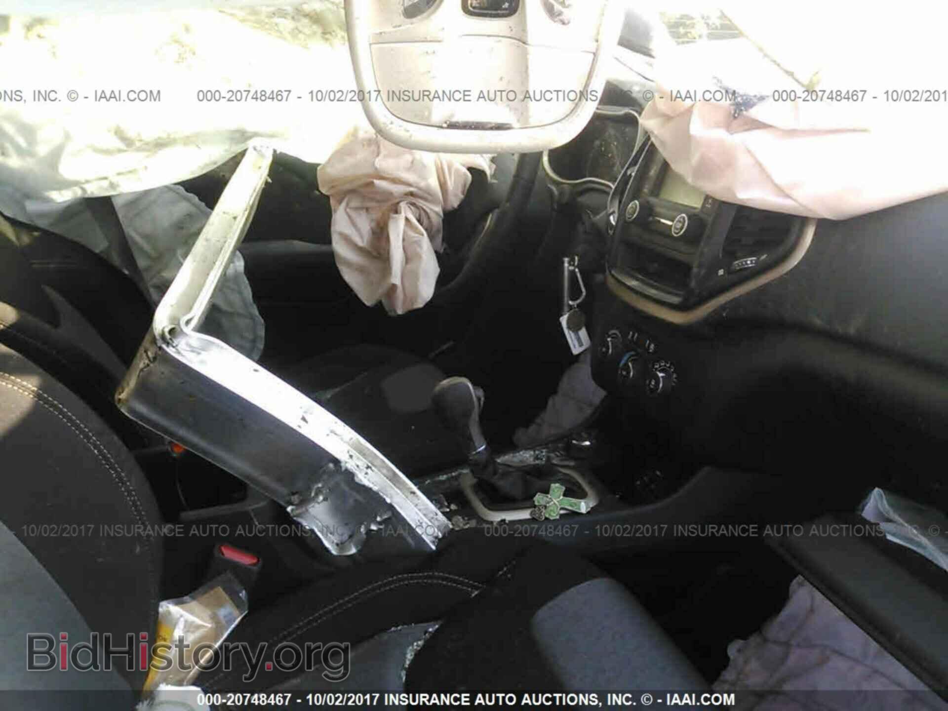 2017 Jeep Cherokee - VIN: 1C4PJMAS0HW646103 - Photo 5