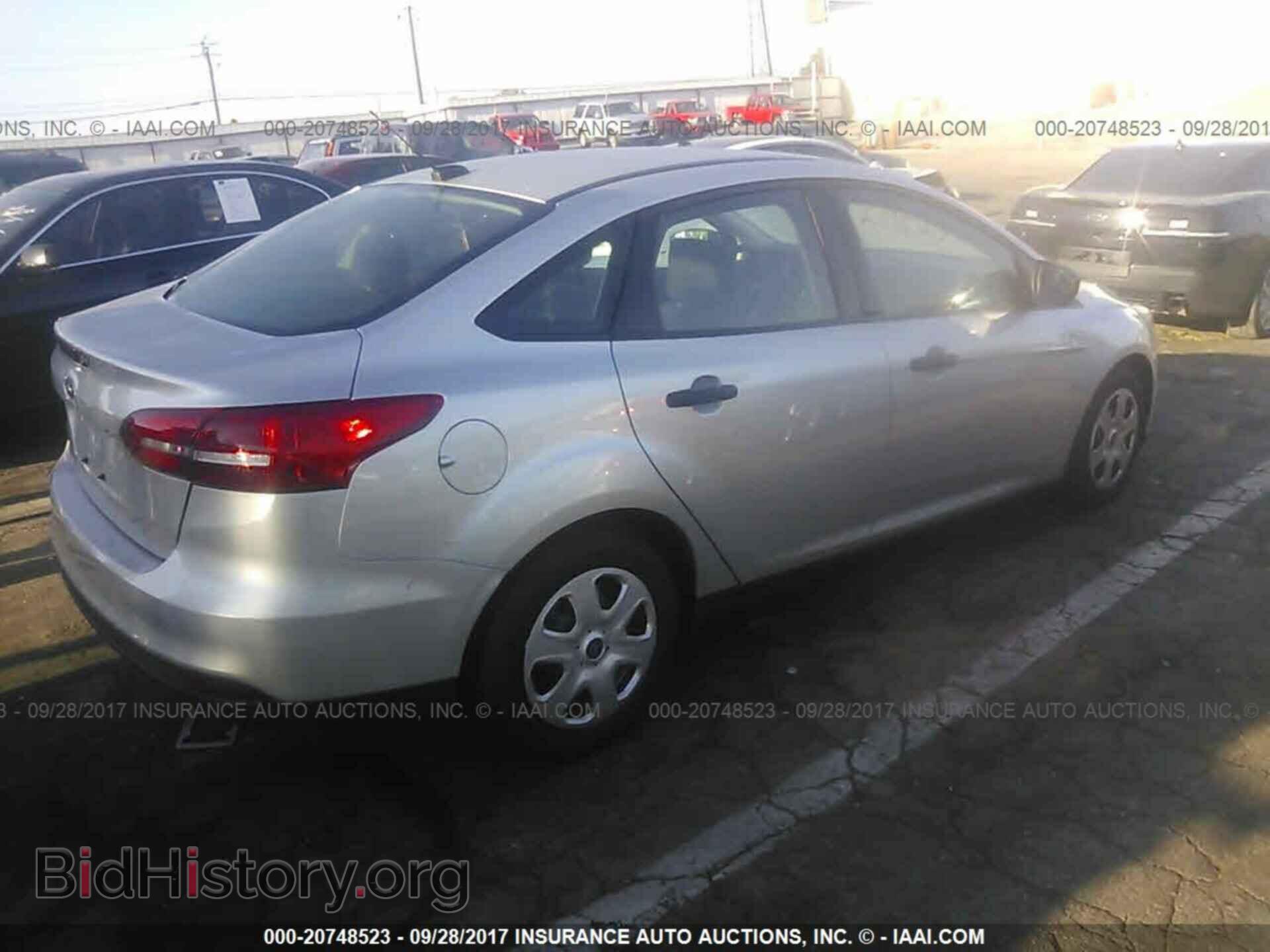 2017 Ford Focus - VIN: 1FADP3E21HL281542 - Photo 4