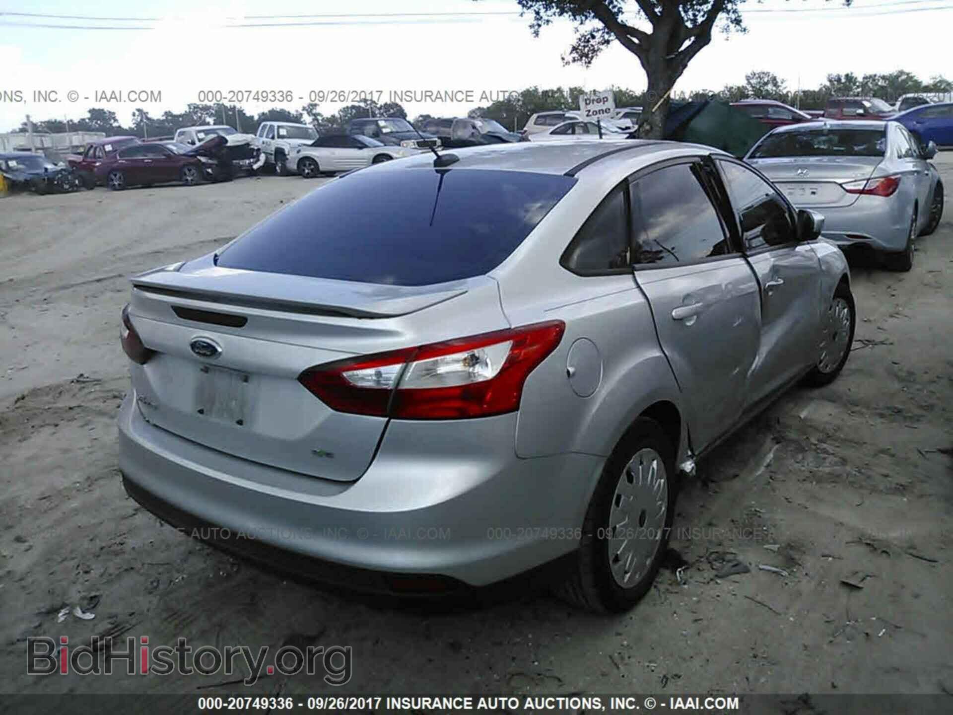 2012 Ford Focus - VIN: 1FAHP3F2XCL335767 - Photo 4