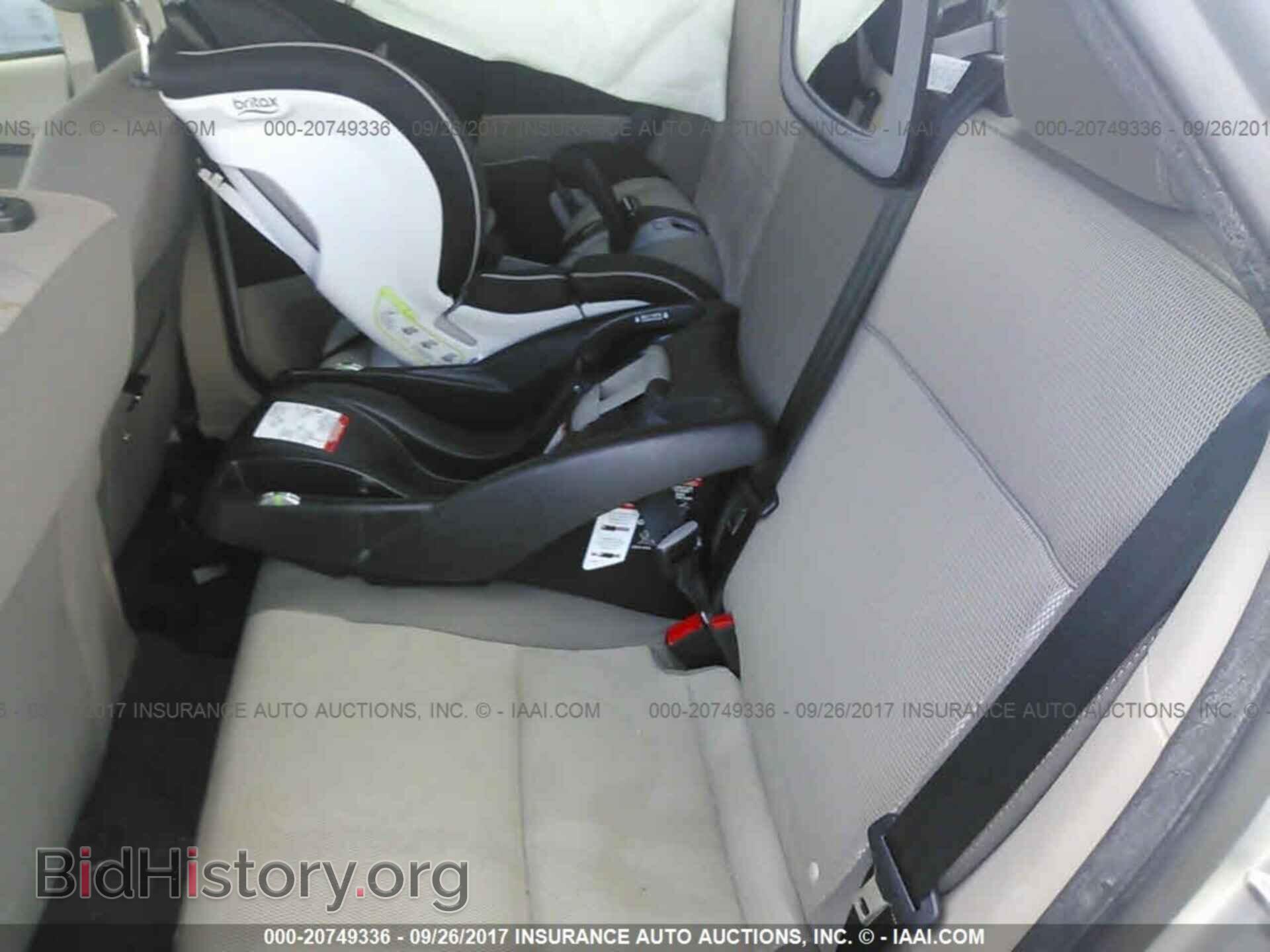 2012 Ford Focus - VIN: 1FAHP3F2XCL335767 - Photo 8