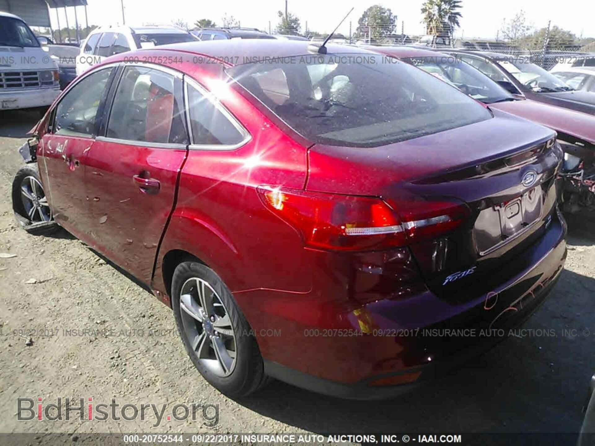 2017 Ford Focus - VIN: 1FADP3FE7HL255228 - Photo 3