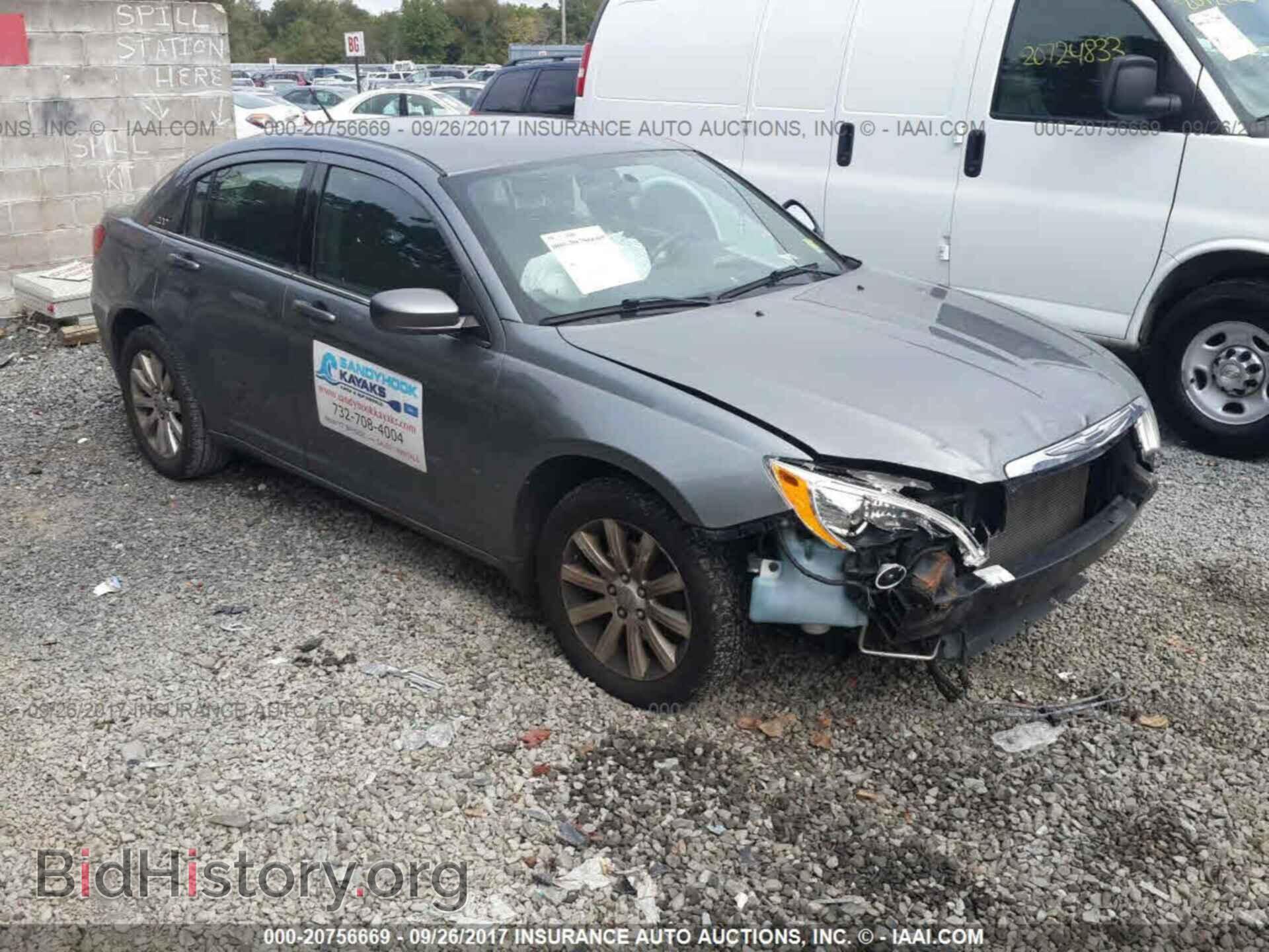 Photo 1C3BC1FB6BN593033 - Chrysler 200 2011