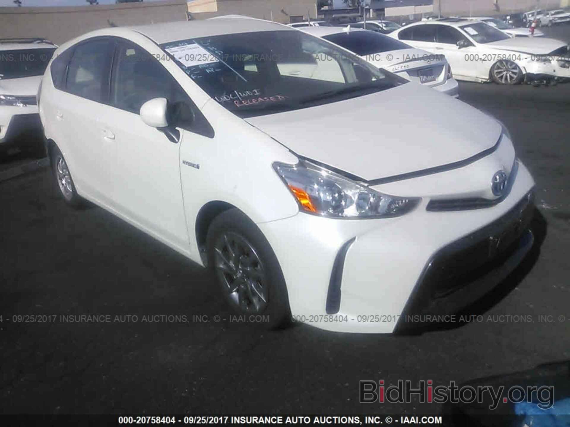 Photo JTDZN3EU1GJ041635 - Toyota Prius v 2016