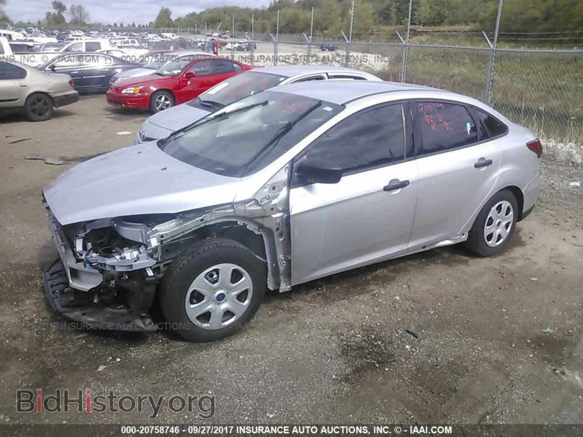 2016 Ford Focus - VIN: 1FADP3E28GL229162 - Photo 2
