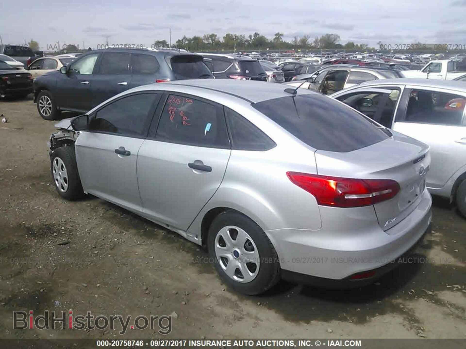 2016 Ford Focus - VIN: 1FADP3E28GL229162 - Photo 3