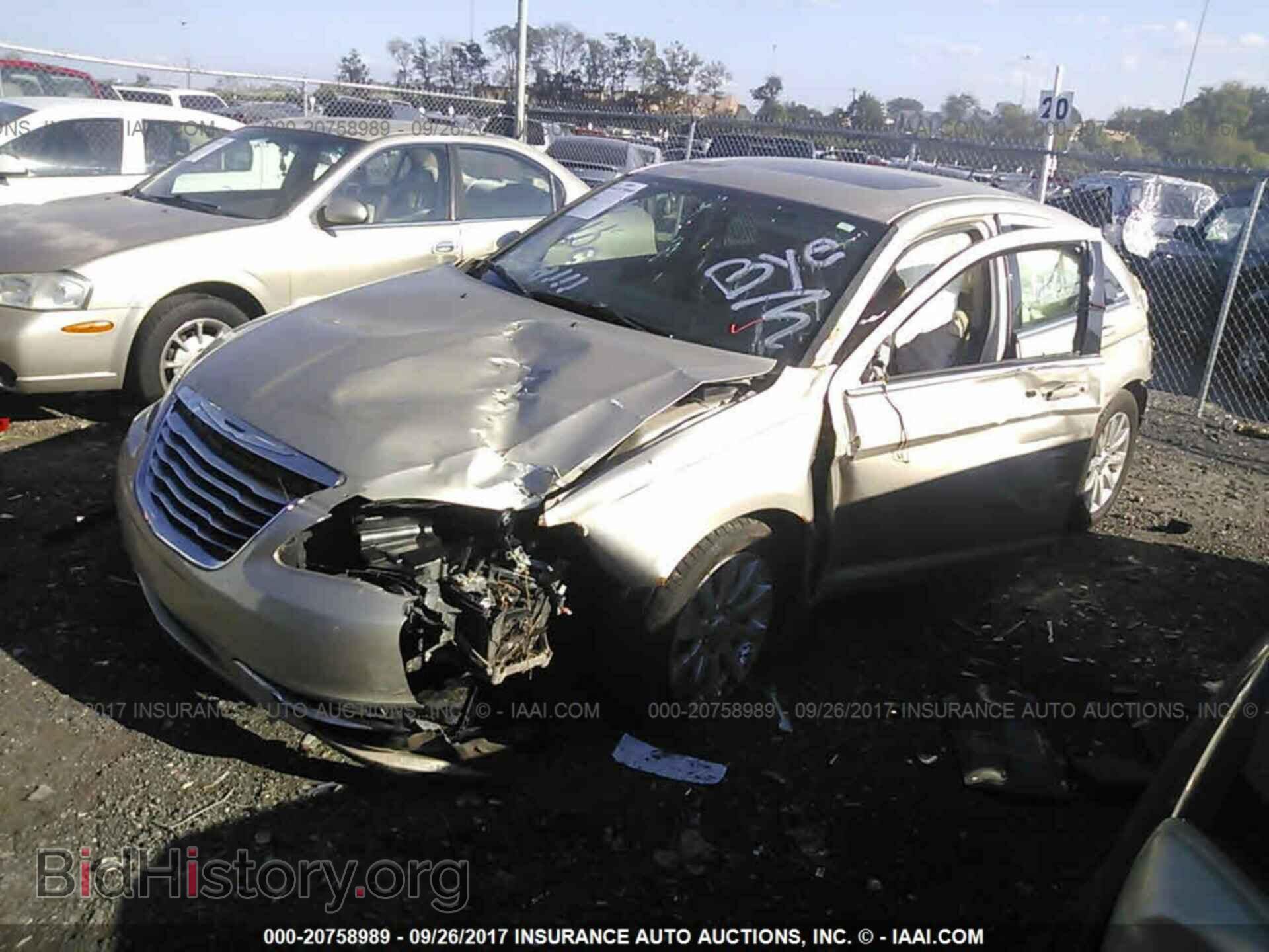 2013 Chrysler 200 - VIN: 1C3CCBBB1DN587840 - Фото 2