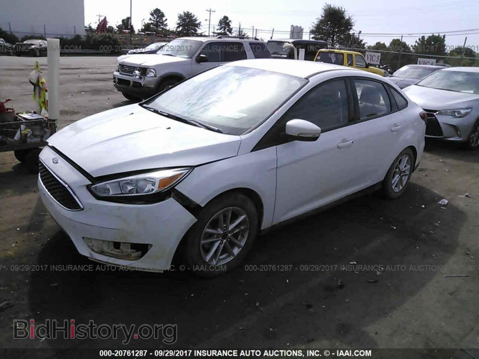 2015 Ford Focus - VIN: 1FADP3F28FL286460 - Photo 2