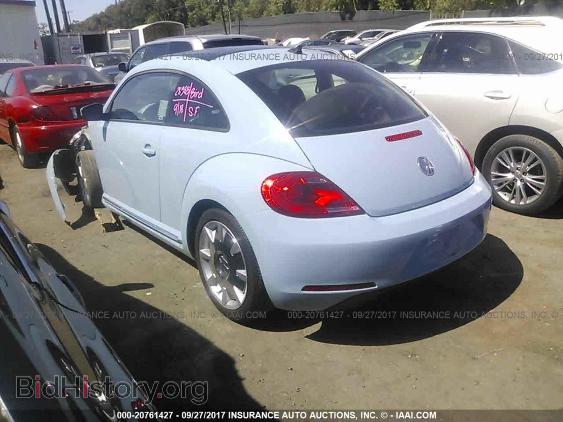 2012 Volkswagen Beetle - VIN: 3VWJP7ATXCM636151 - Фото 3