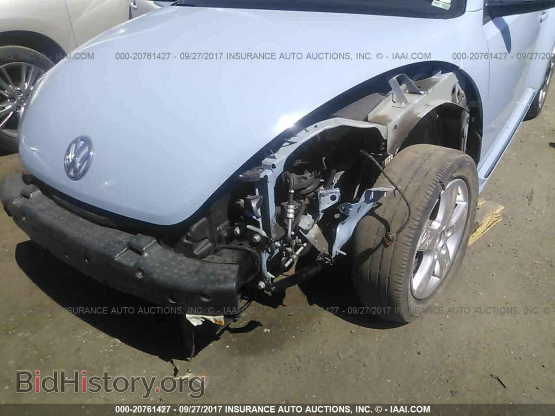 2012 Volkswagen Beetle - VIN: 3VWJP7ATXCM636151 - Фото 6