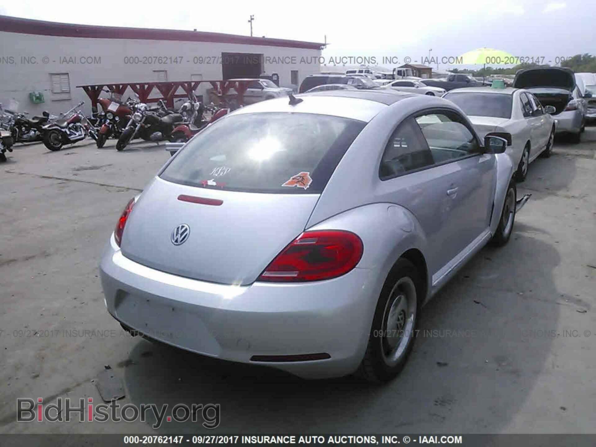 2012 Volkswagen Beetle - VIN: 3VWJP7AT3CM628974 - Фото 4