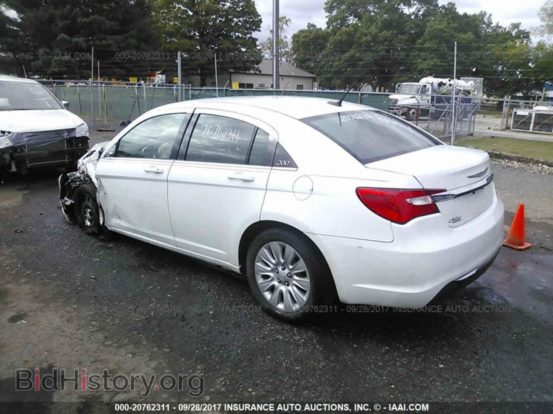 2013 Chrysler 200 - VIN: 1C3CCBAB2DN641745 - Photo 3