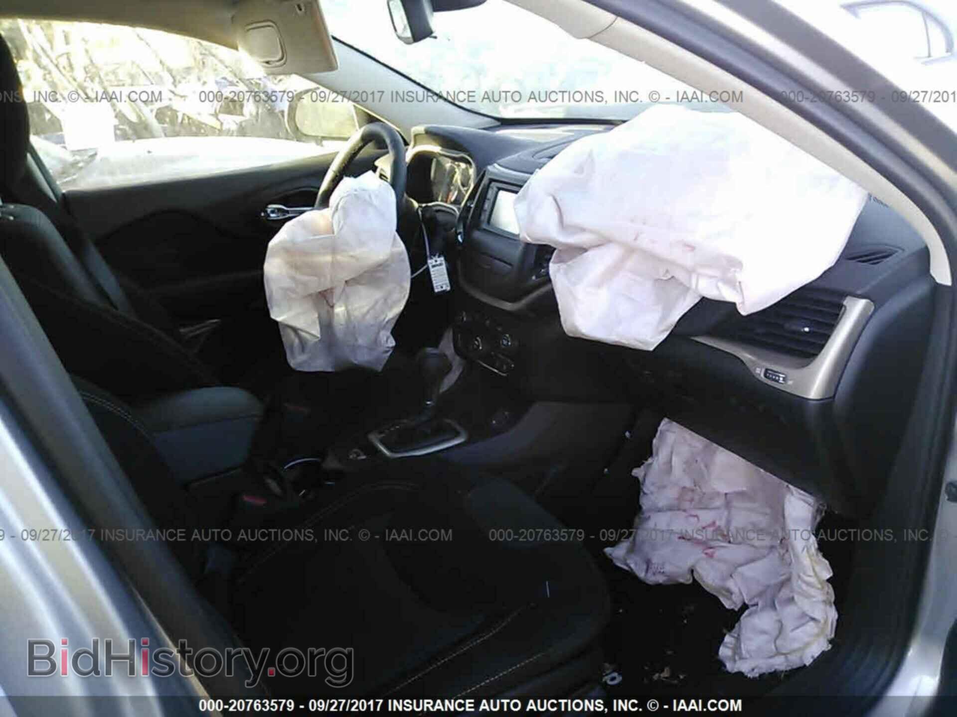 2017 Jeep Cherokee - VIN: 1C4PJLCB2HW585652 - Фото 5