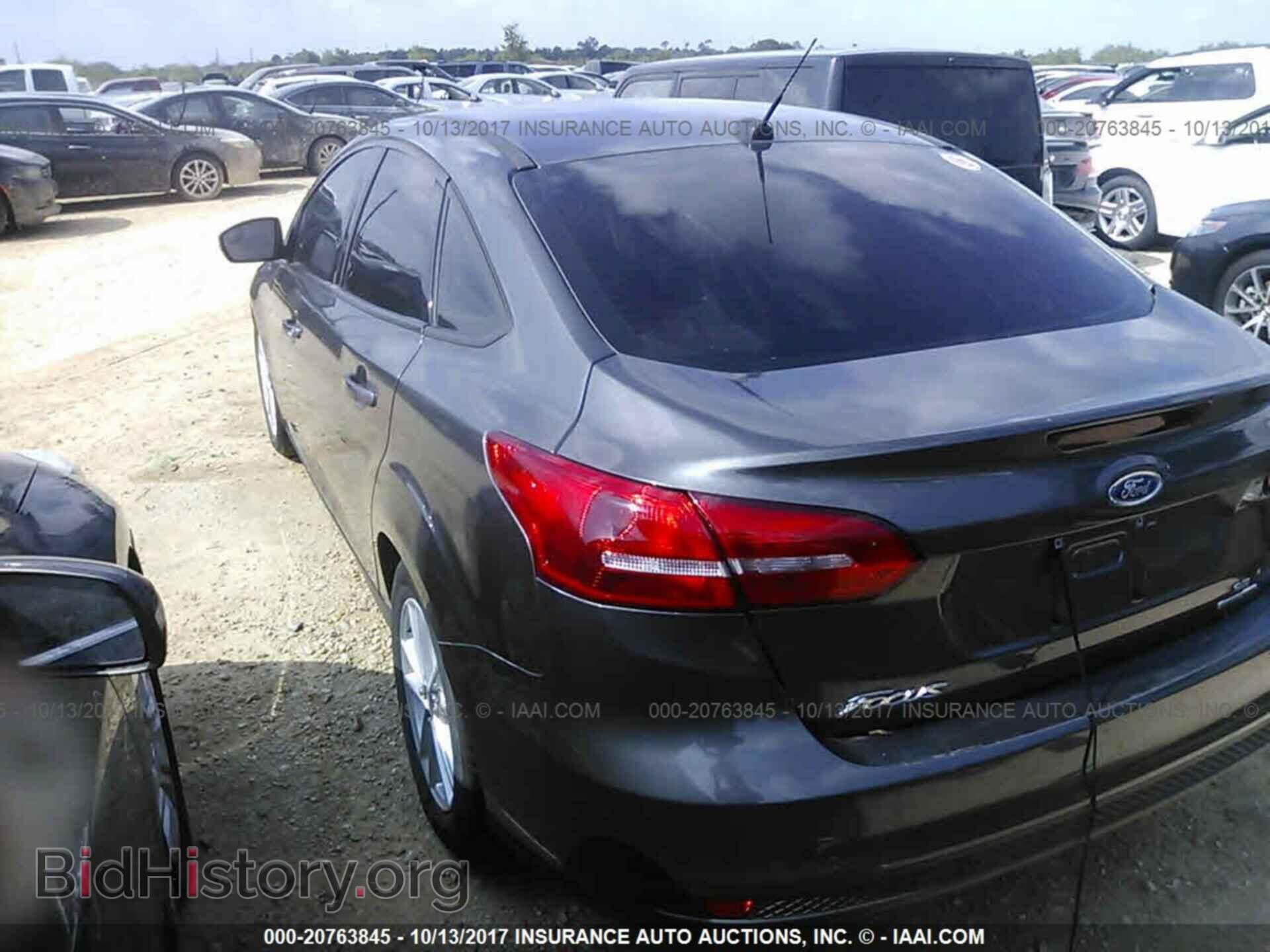 2015 Ford Focus - VIN: 1FADP3F21FL384620 - Photo 3