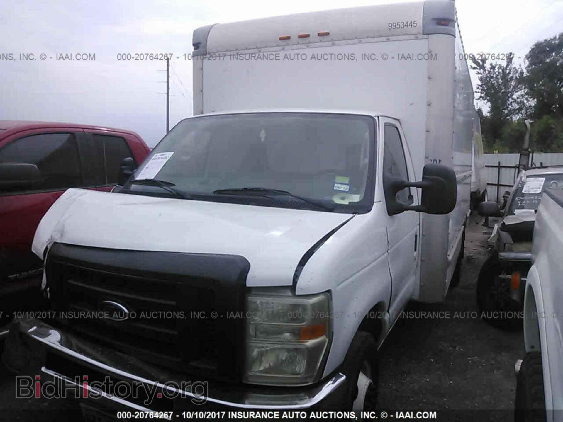 2011 Ford Econoline - VIN: 1FDWE3FL6BDA57714 - Фото 2
