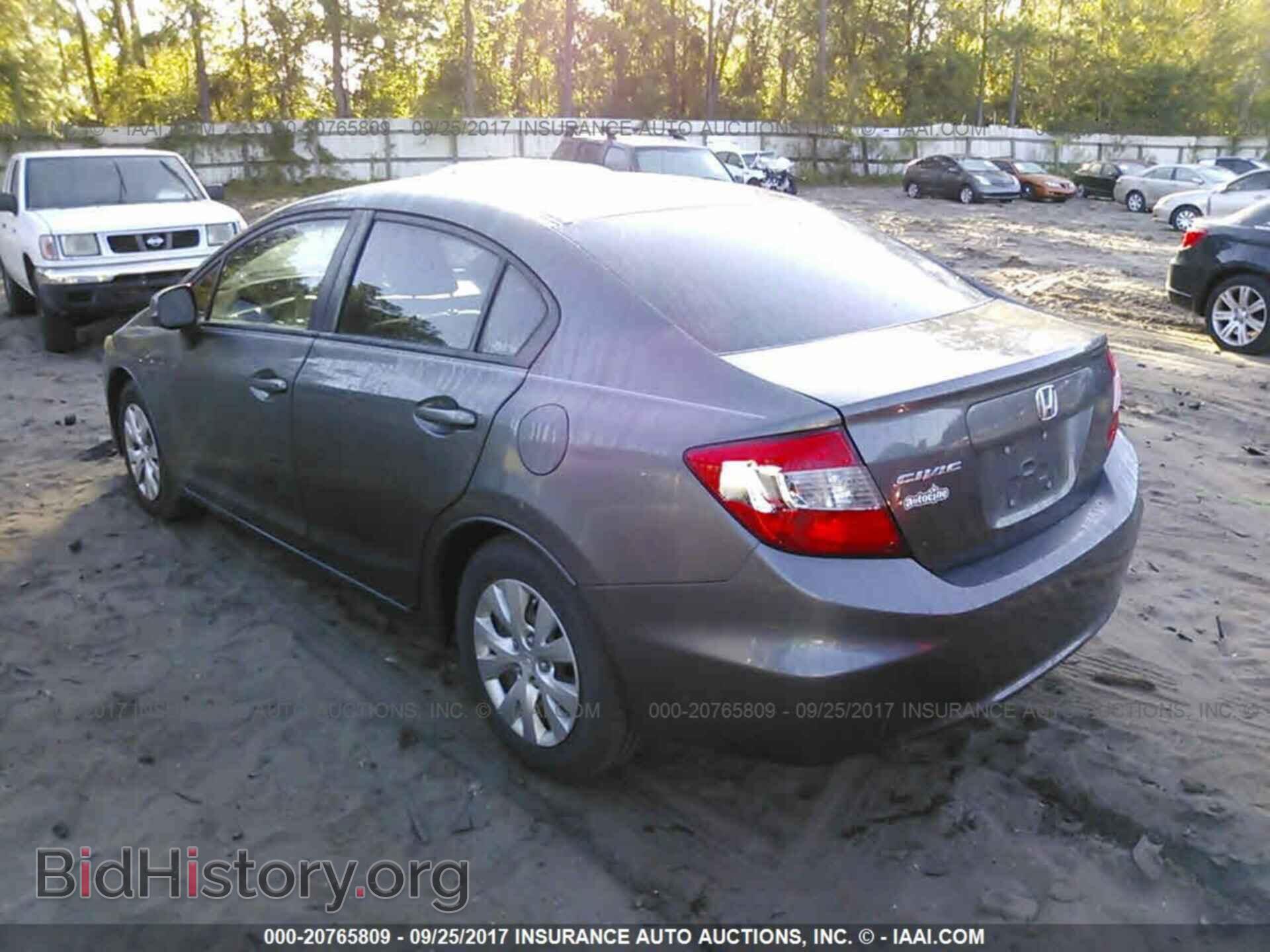 2012 Honda Civic - VIN: 2HGFB2F55CH501843 - Photo 3