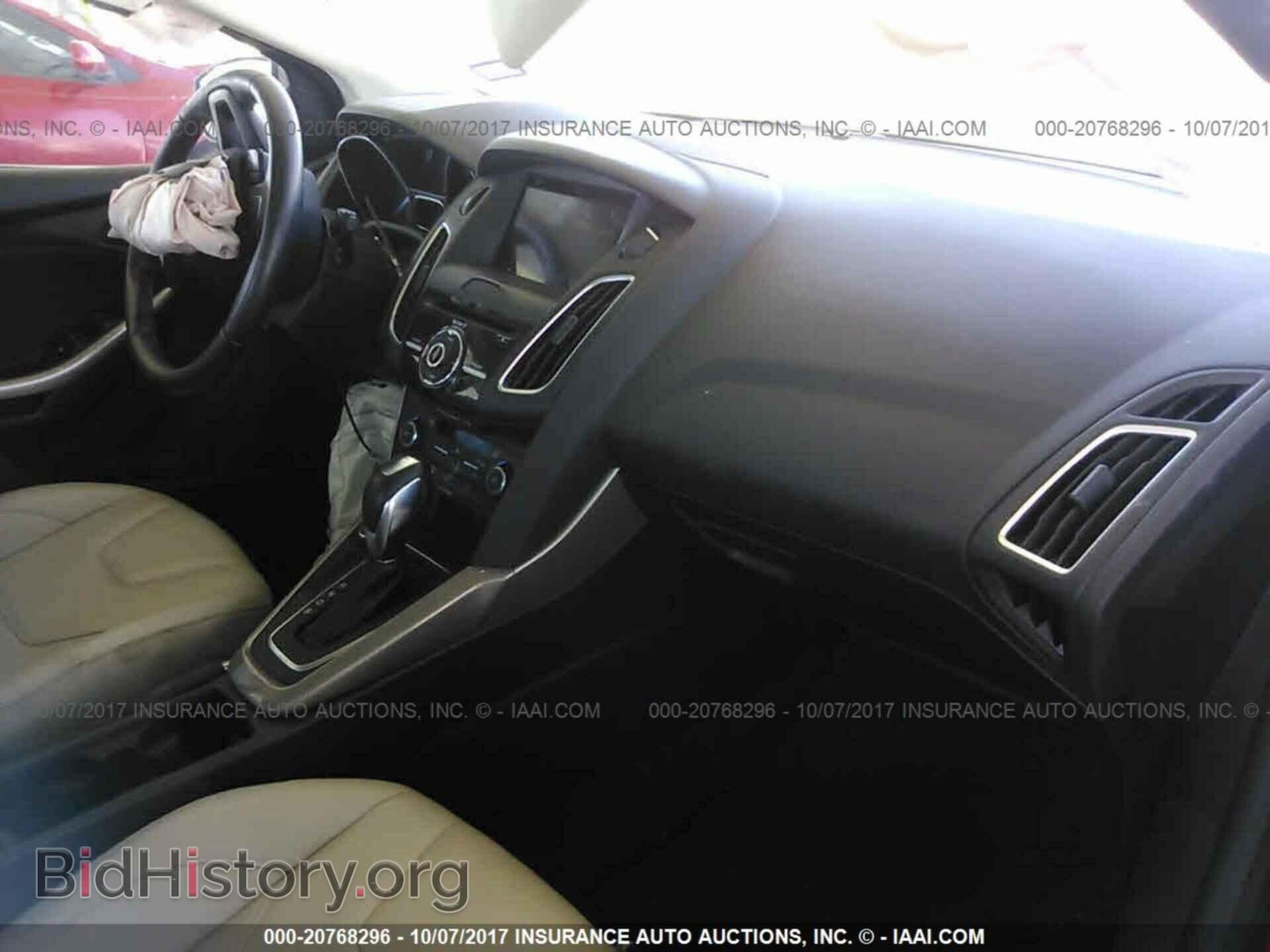 2016 Ford Focus - VIN: 1FADP3N28GL330511 - Photo 5