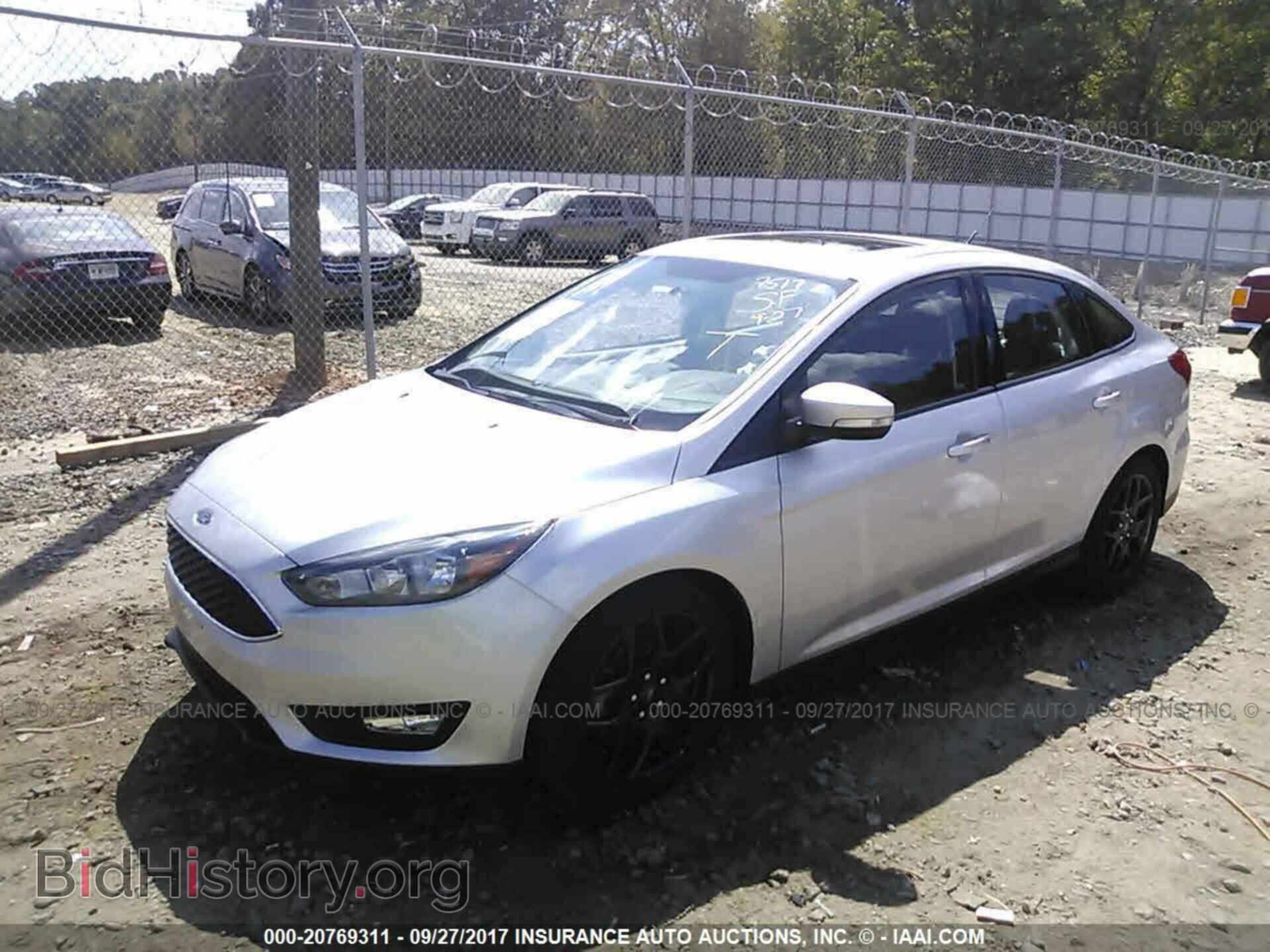 2016 Ford Focus - VIN: 1FADP3F26GL307517 - Photo 2