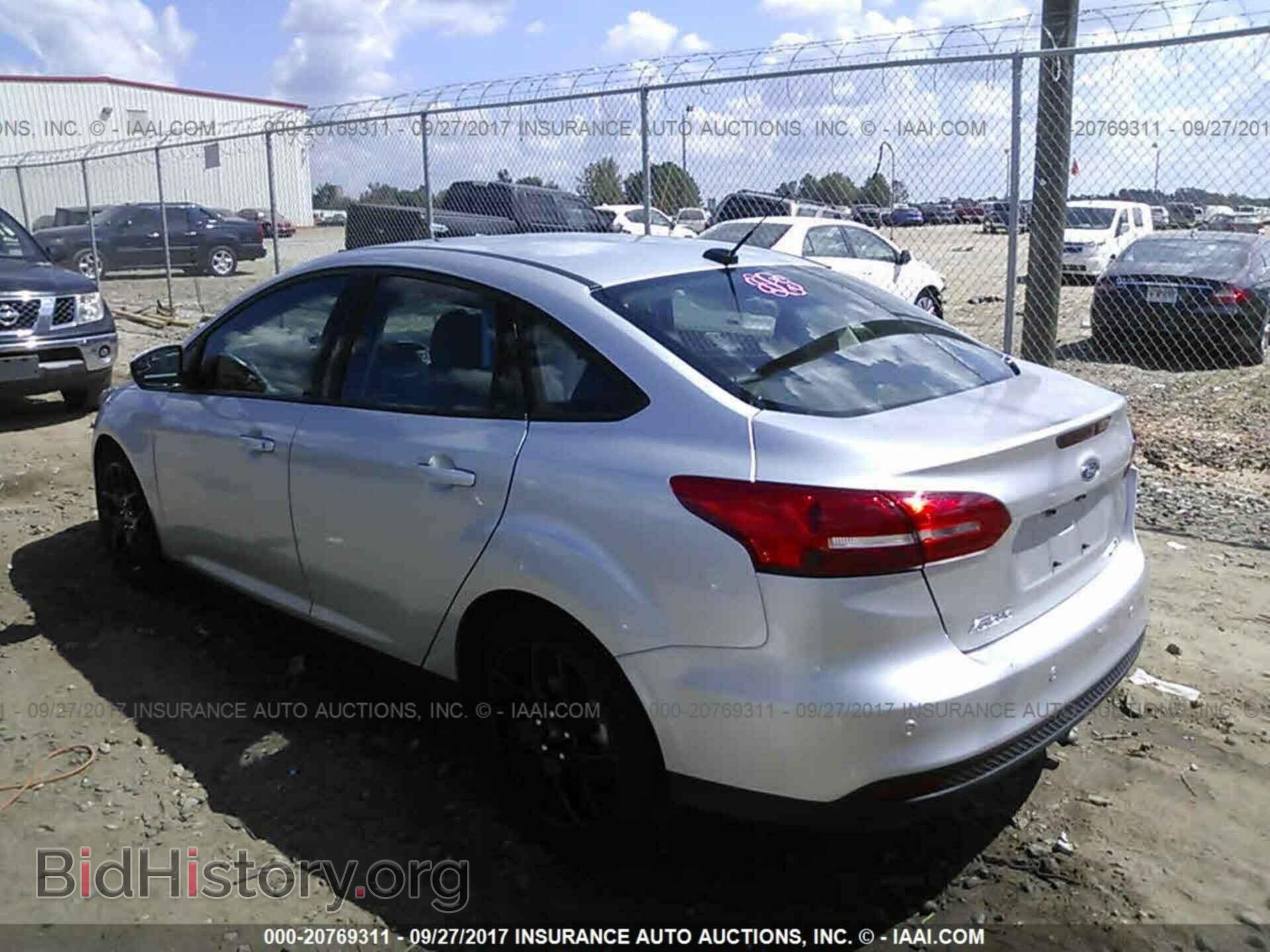 2016 Ford Focus - VIN: 1FADP3F26GL307517 - Photo 3