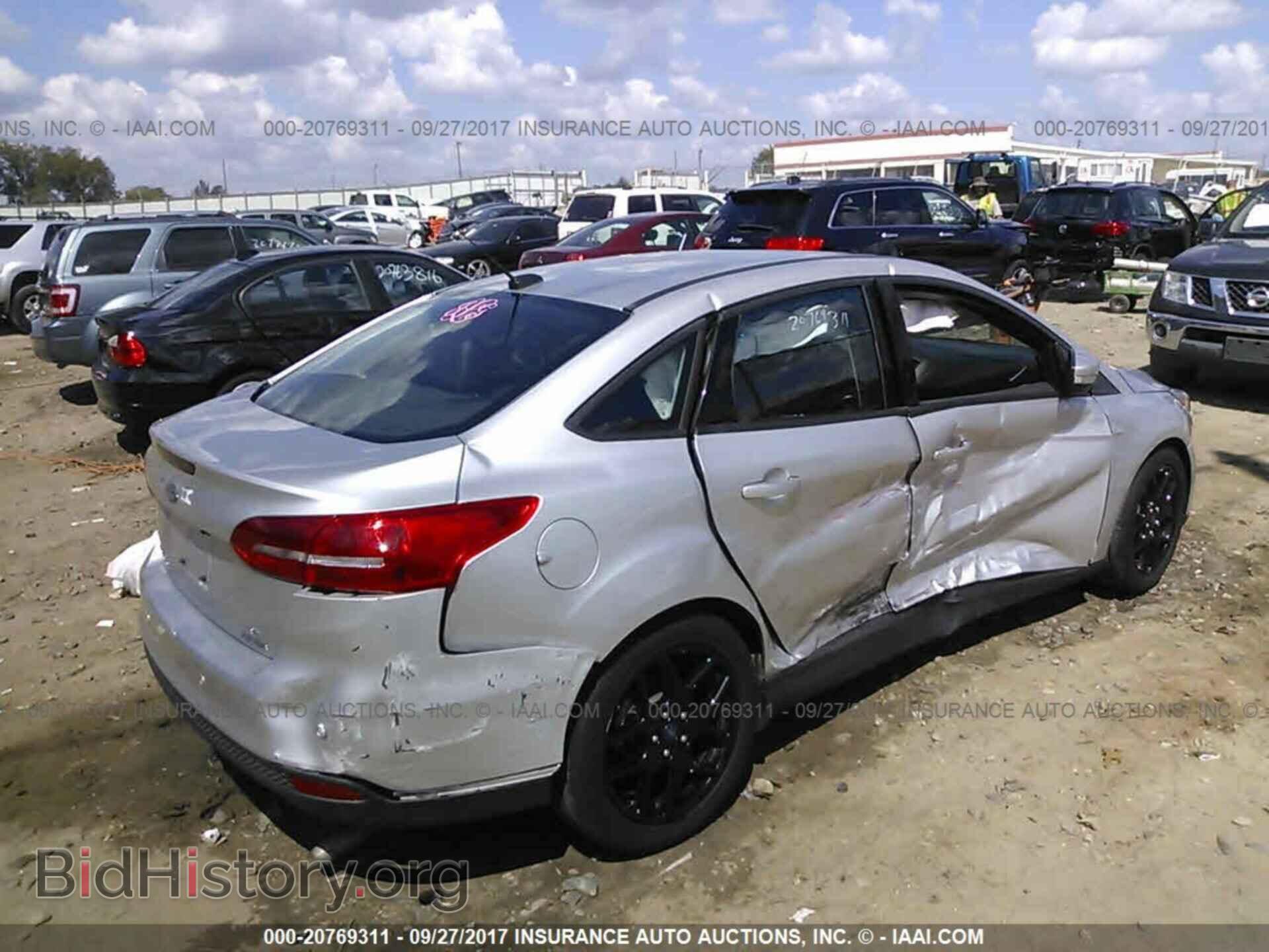 2016 Ford Focus - VIN: 1FADP3F26GL307517 - Photo 4