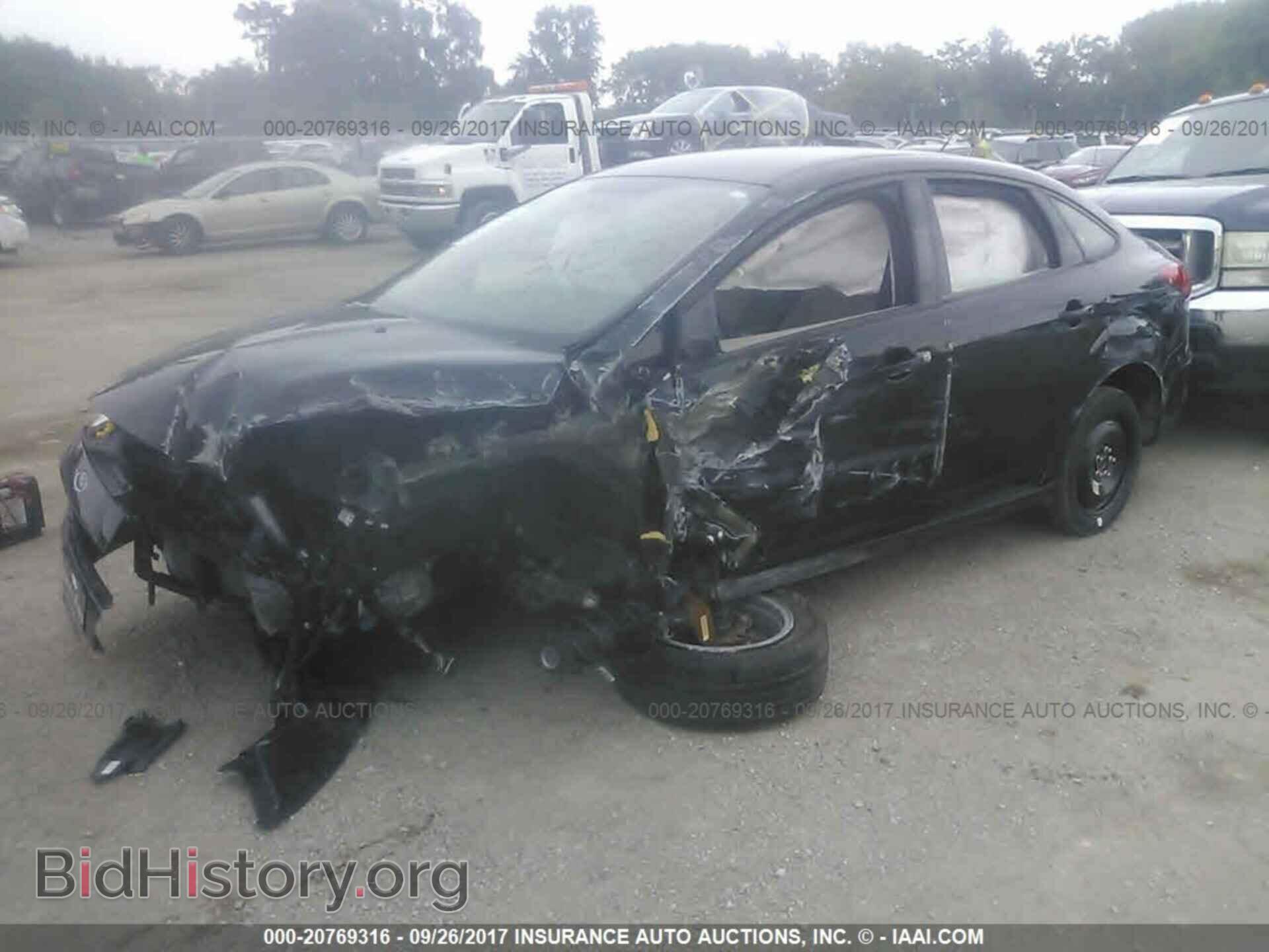 2016 Ford Focus - VIN: 1FADP3F21GL250806 - Photo 2