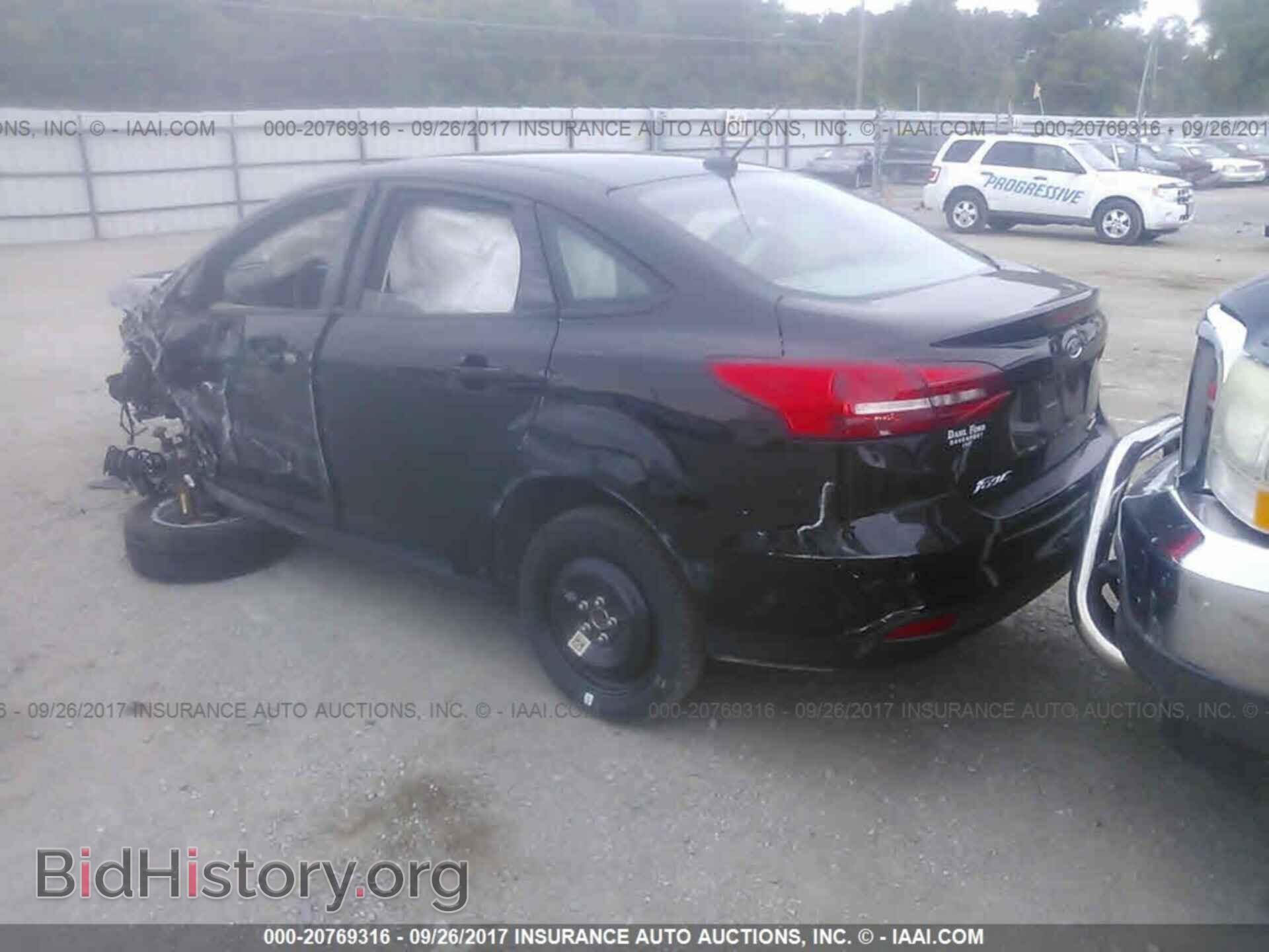2016 Ford Focus - VIN: 1FADP3F21GL250806 - Photo 3