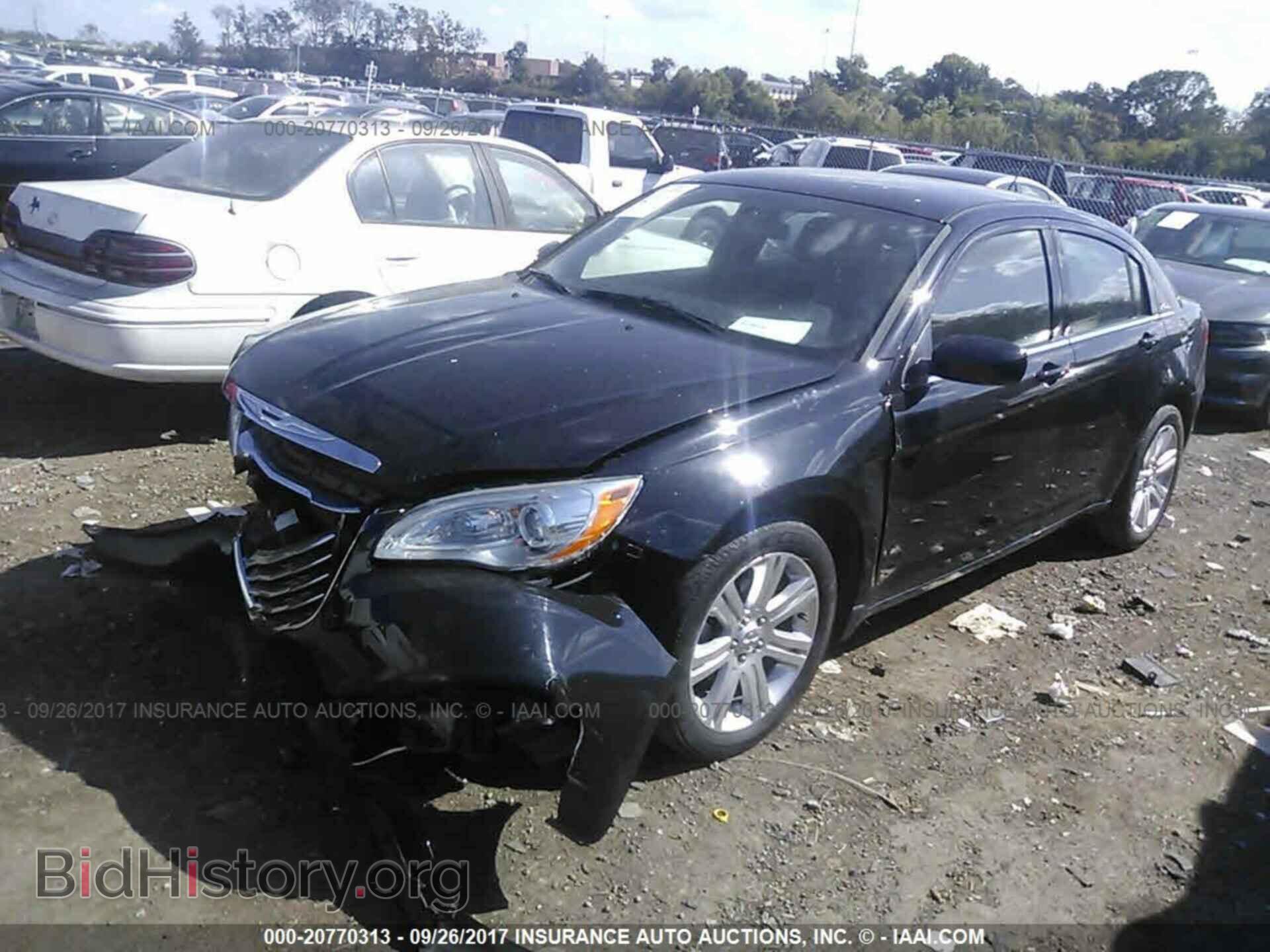 2013 Chrysler 200 - VIN: 1C3CCBBB9DN545593 - Фото 2