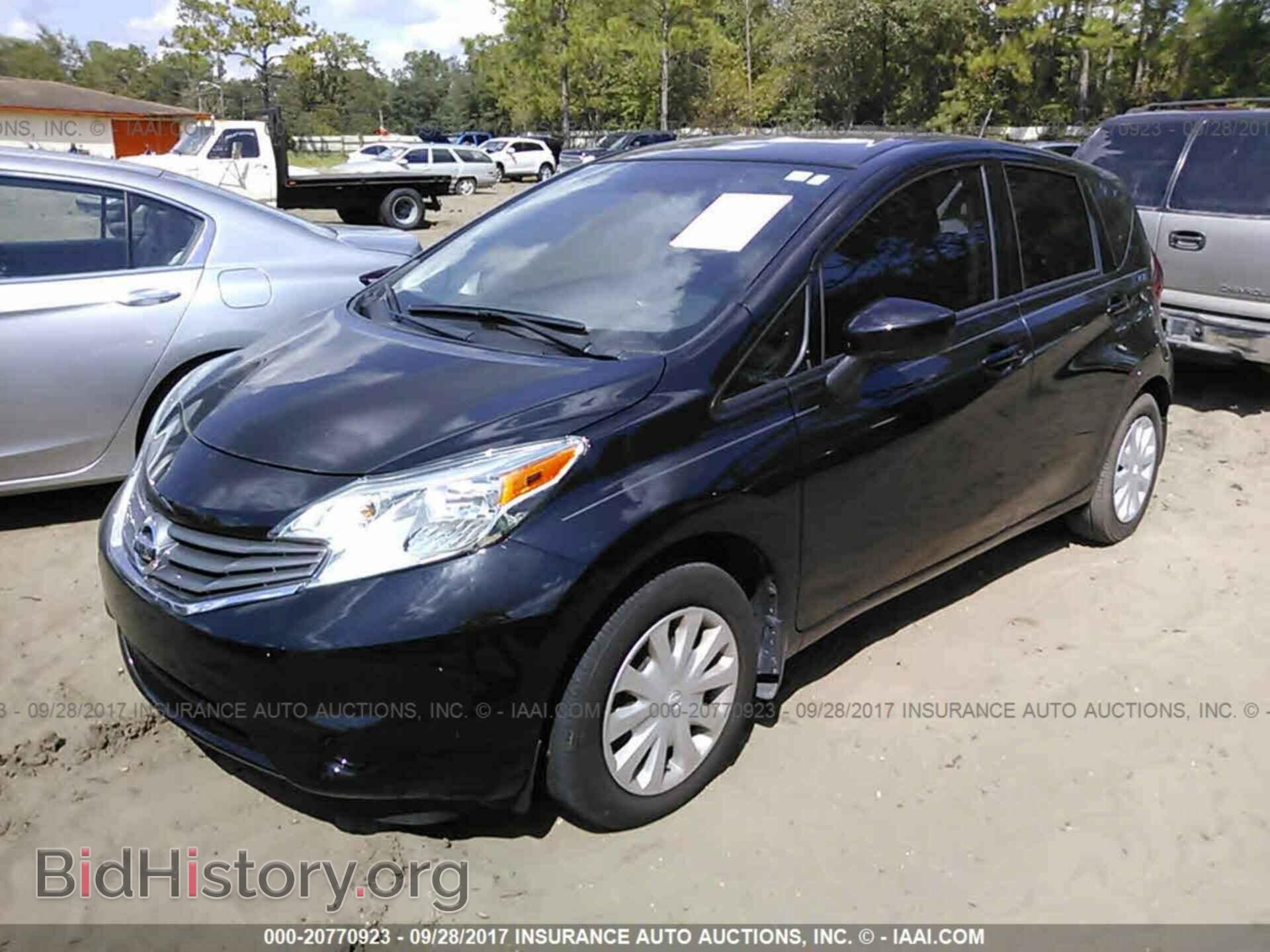 2016 Nissan Versa note - VIN: 3N1CE2CP0GL386132 - Фото 2