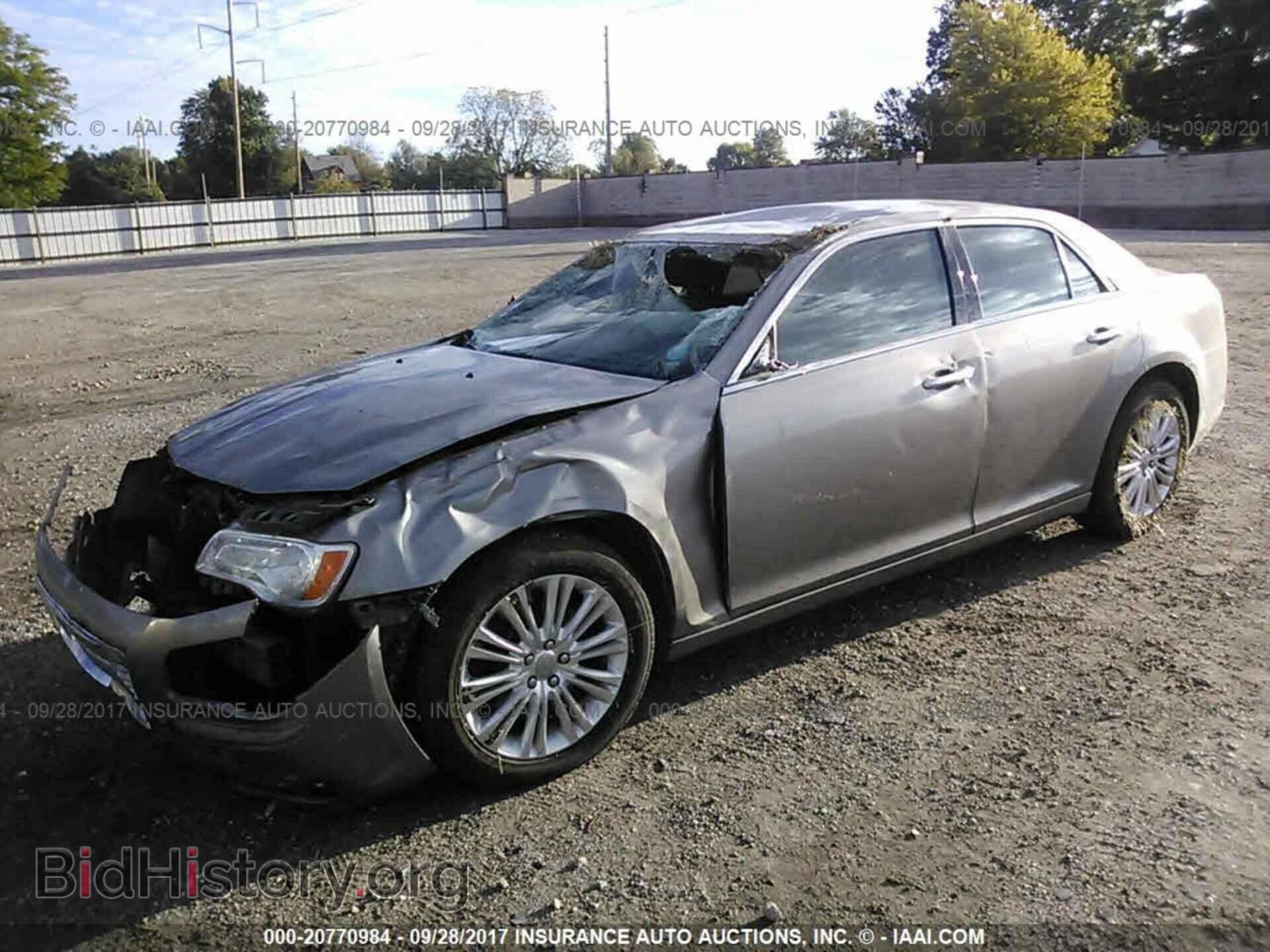 2014 Chrysler 300c - VIN: 2C3CCAKG2EH201040 - Фото 2