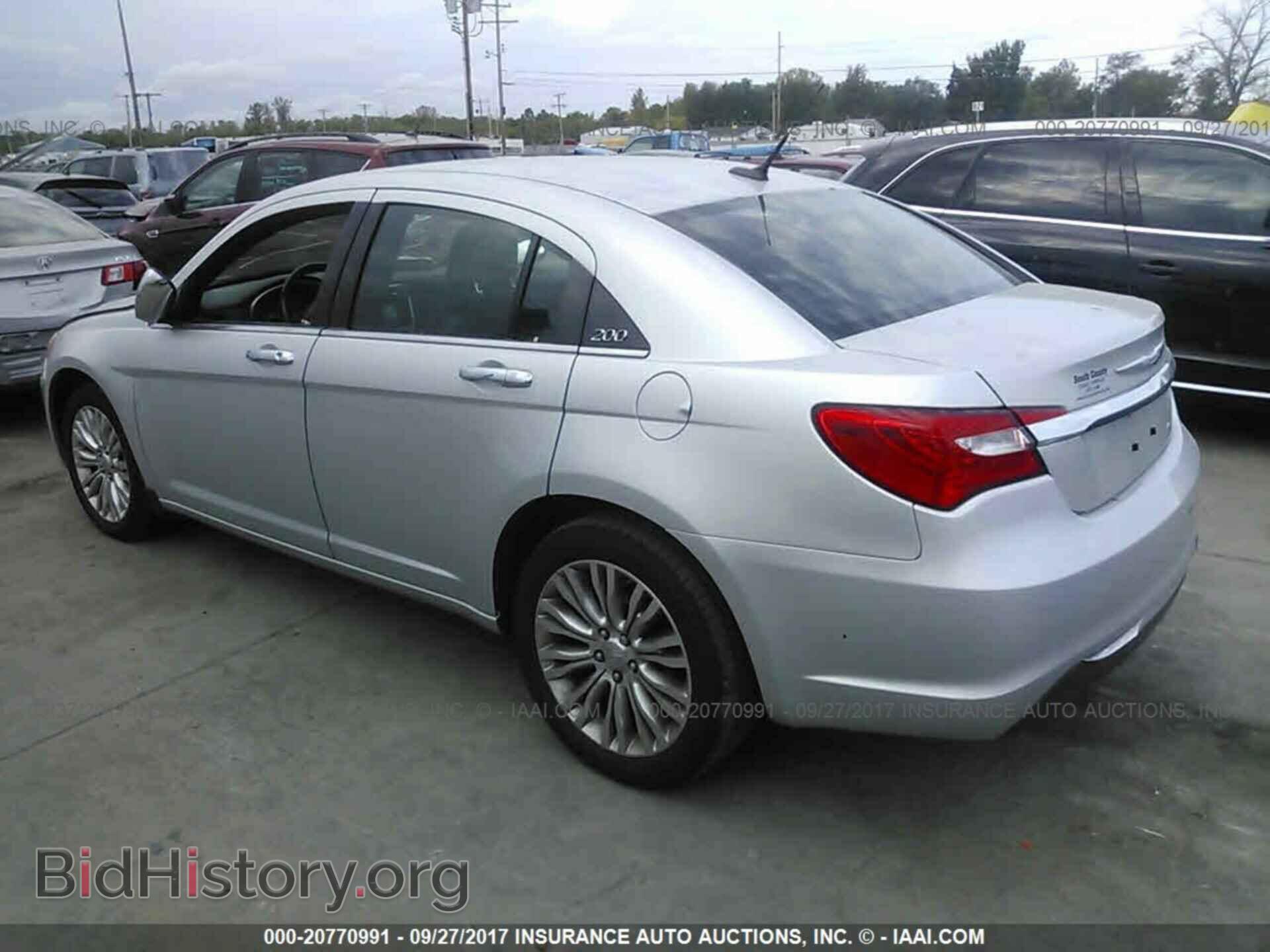 2011 Chrysler 200 - VIN: 1C3BC2FB5BN527546 - Photo 3