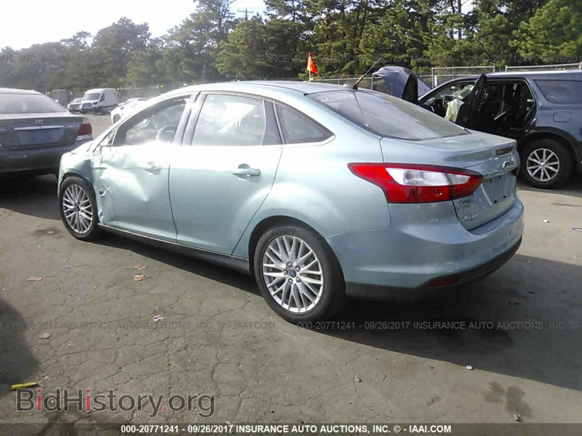 2012 Ford Focus - VIN: 1FAHP3H29CL333635 - Photo 3