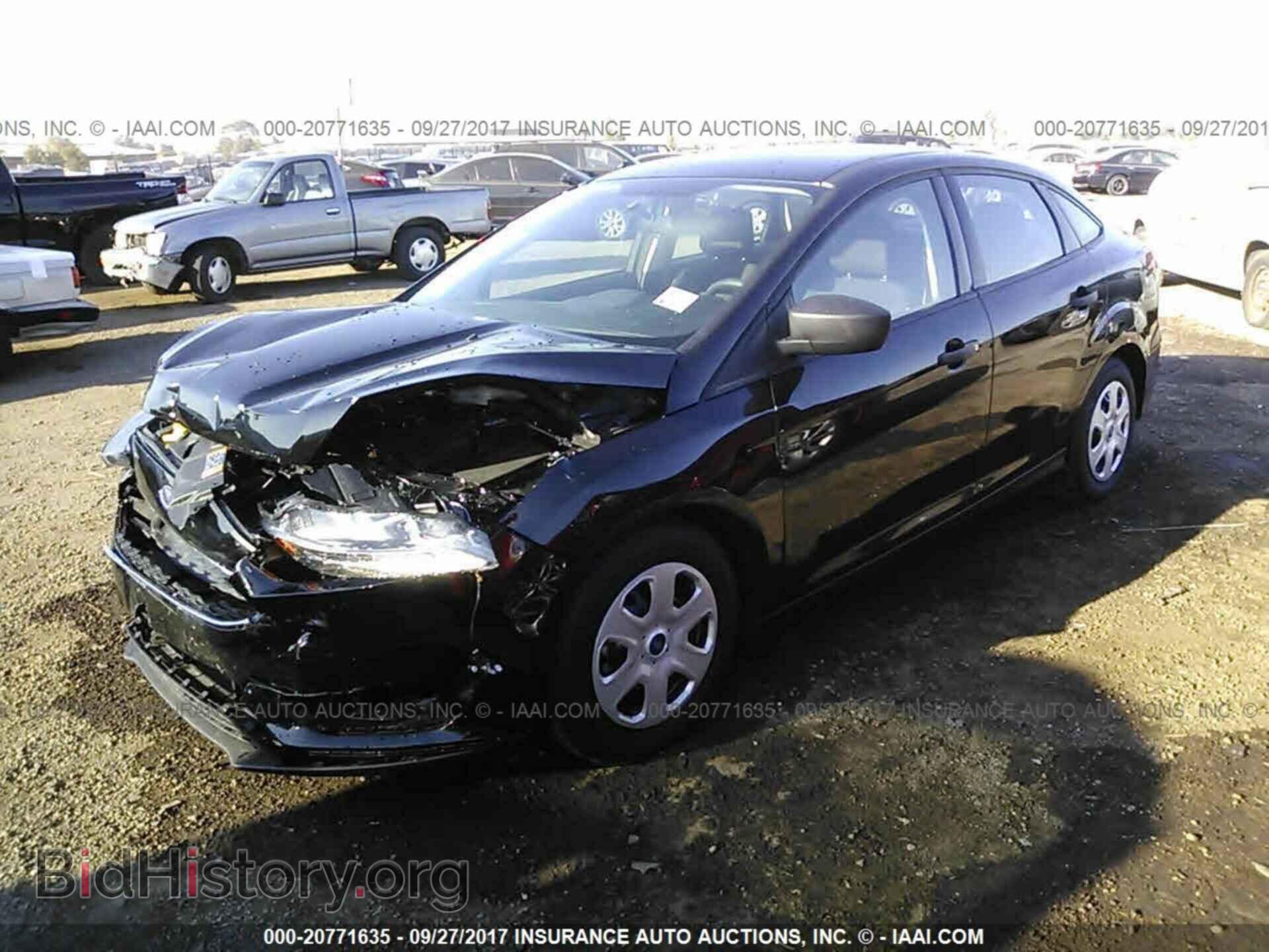2017 Ford Focus - VIN: 1FADP3E22HL223164 - Photo 2