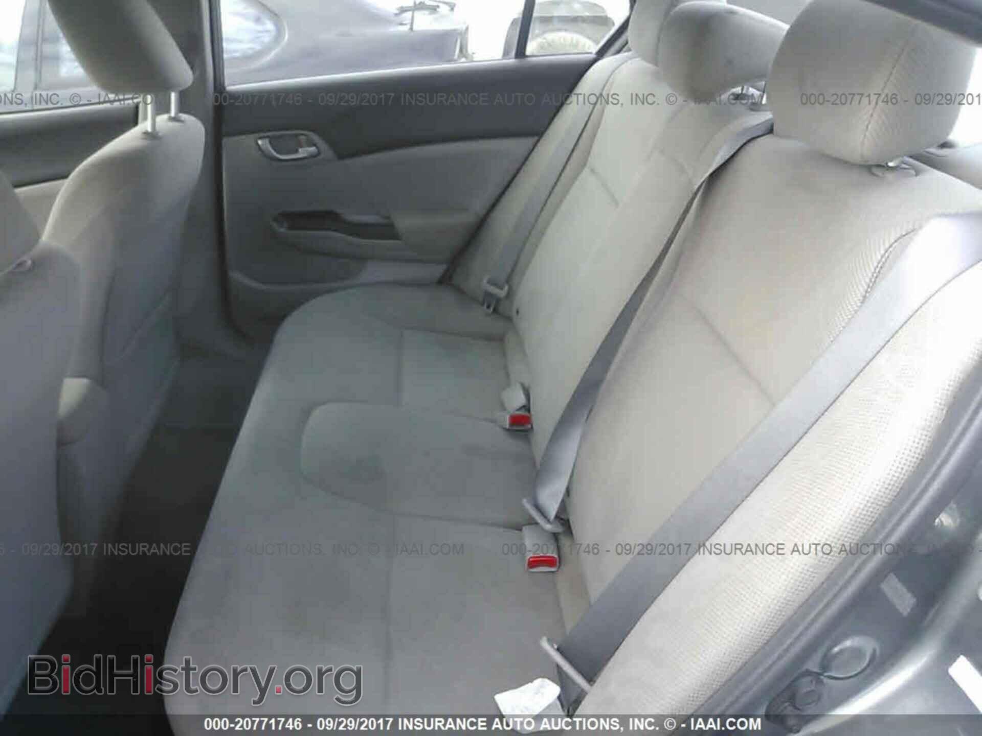 2012 Honda Civic - VIN: 2HGFB2F54CH327621 - Photo 8