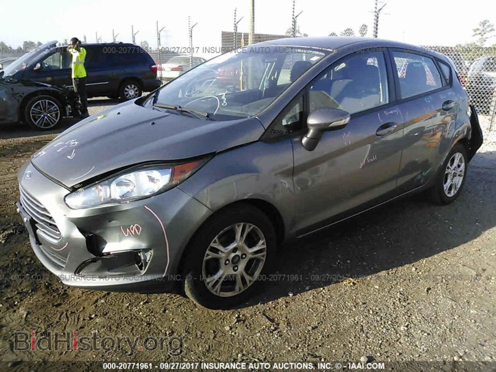 2014 Ford Fiesta - VIN: 3FADP4EJ0EM111891 - Photo 2